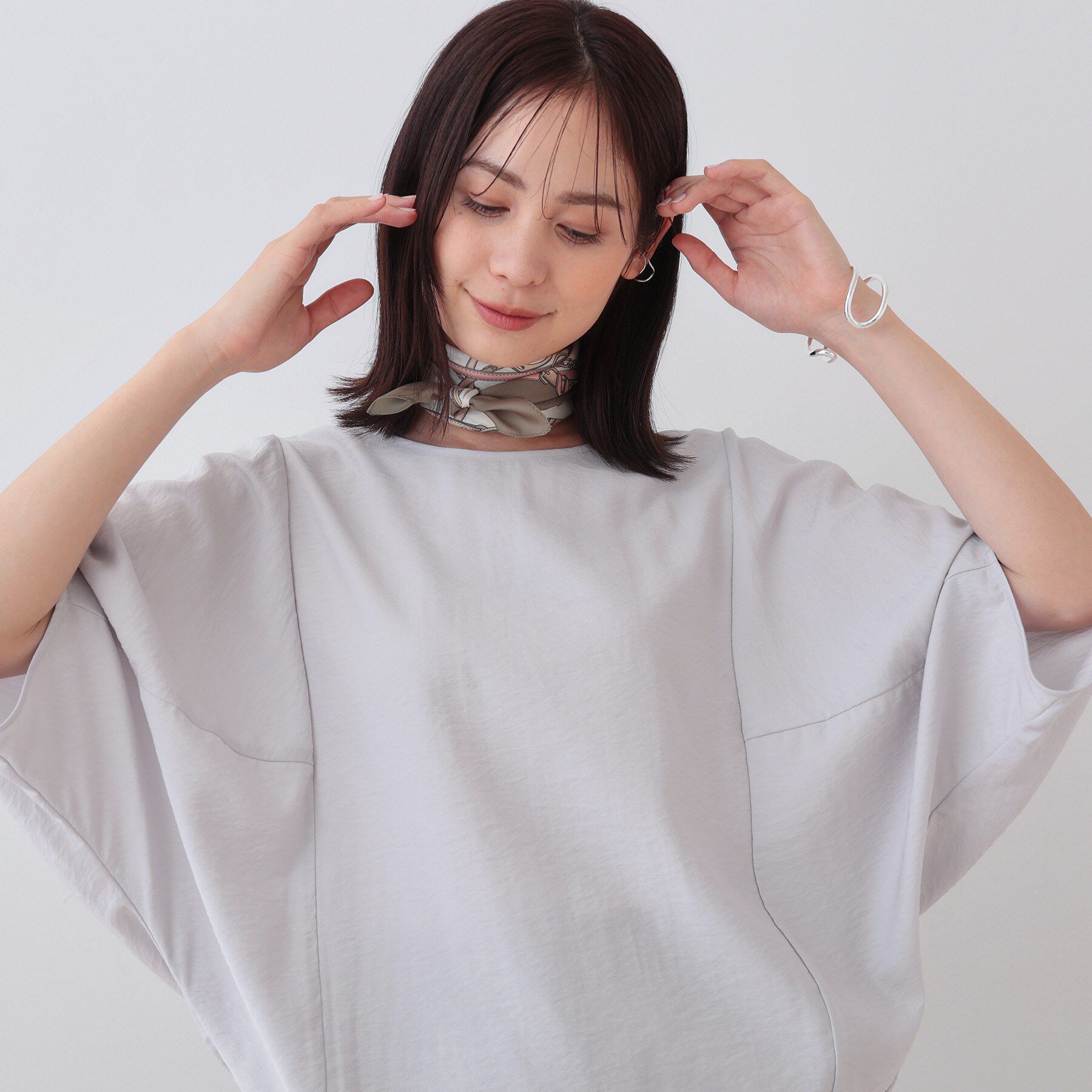 INDIVI「【洗える／5分袖／UVケア／SETUP可能】モモンガスリーブブラウス」|シャツ・ブラウス|ライトグレー(611