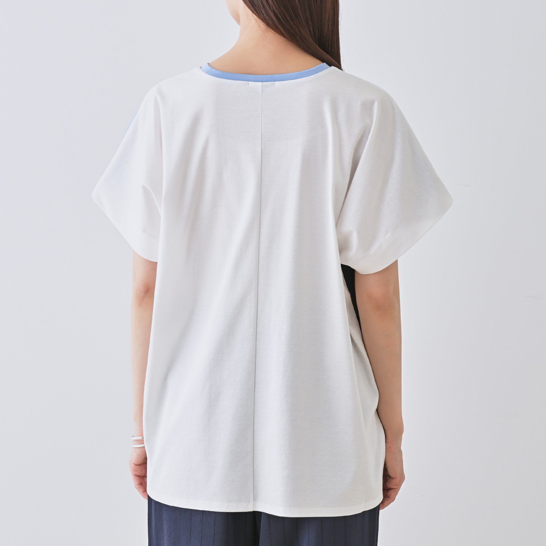 INDIVI「【洗える／汗ジミ防止】バイカラー＆アシメヘム Tシャツ」|Tシャツ・カットソー|