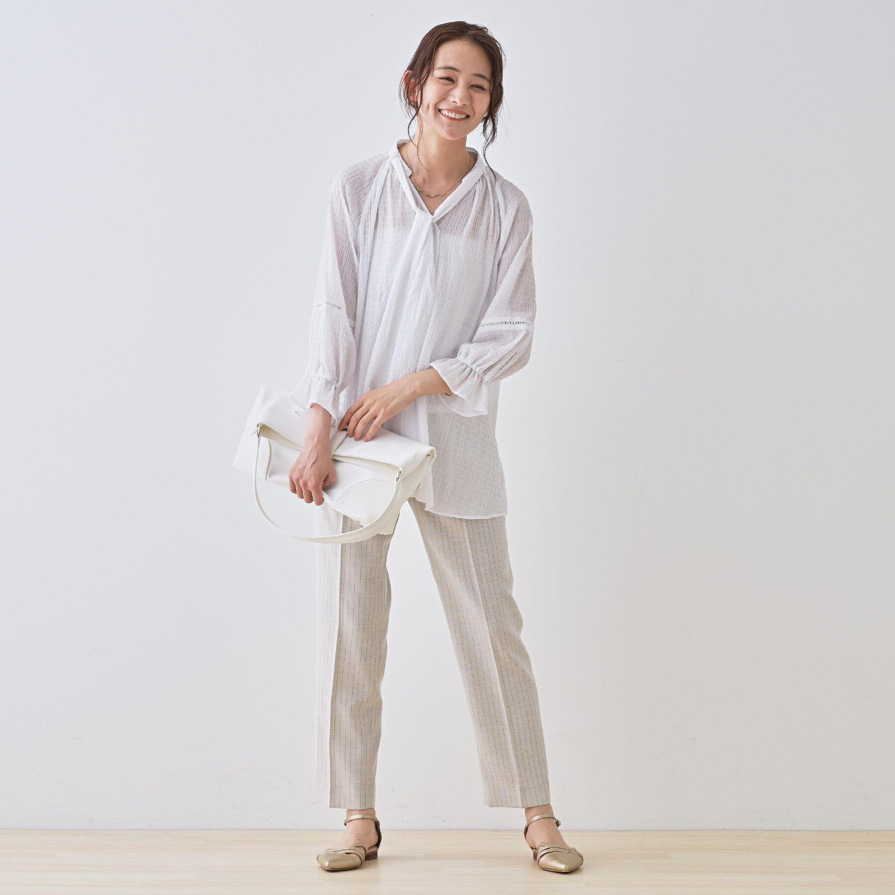 INDIVI「【洗える／シャーリング素材】ボリューム袖エアリーブラウス」|シャツ・ブラウス|