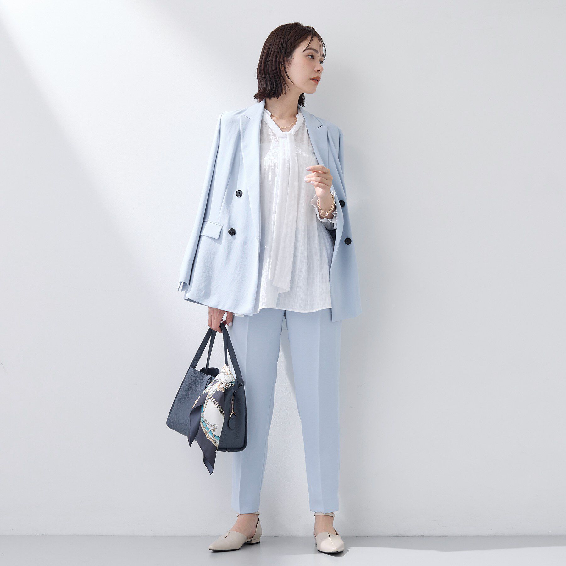 INDIVI「【洗える／シャーリング素材】ボリューム袖エアリーブラウス」|シャツ・ブラウス|