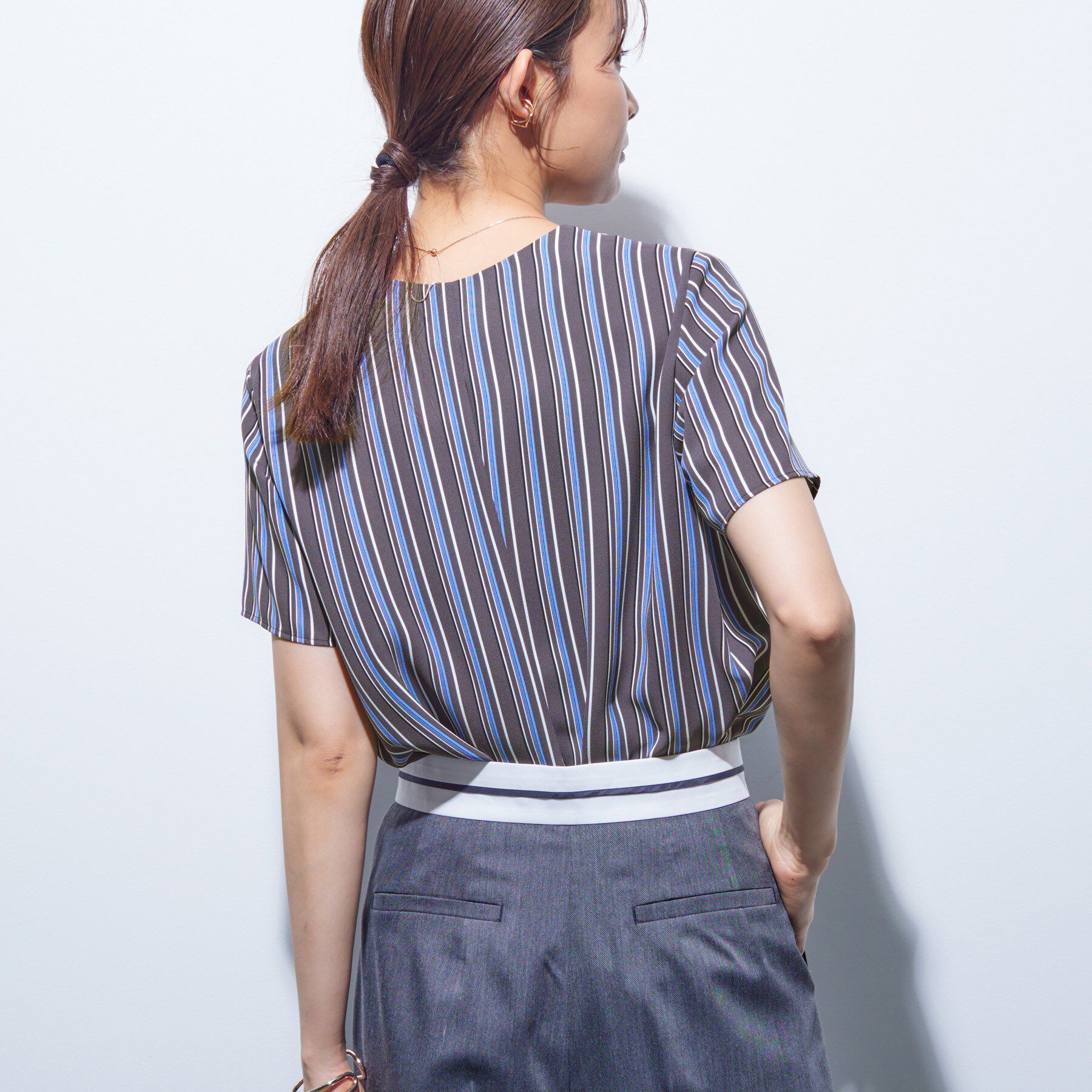 INDIVI「【洗える／通勤】無地＆マルチストライプ柄Vネックブラウス」|シャツ・ブラウス|