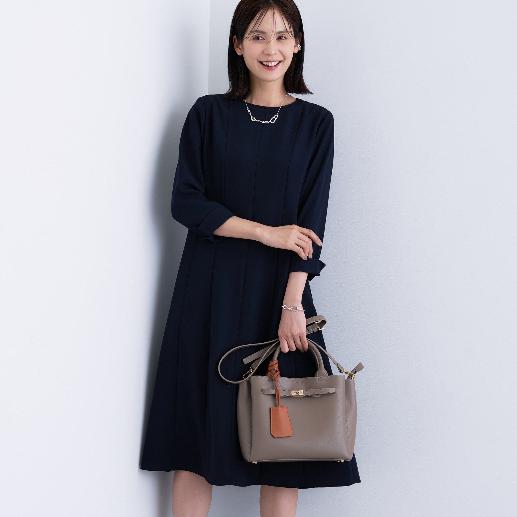 INDIVI「【洗える／UVケア】ジョーゼットフレアワンピース」|ワンピース|ネイビー(094)