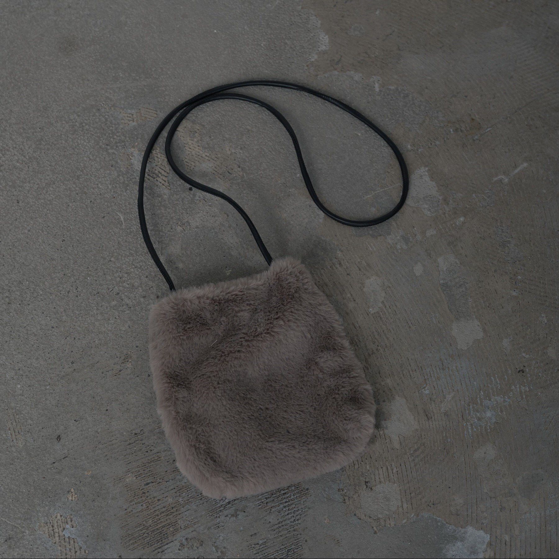 GALLEST「フェイクファーポシェット」|ショルダー・メッセンジャー|グレー(012)