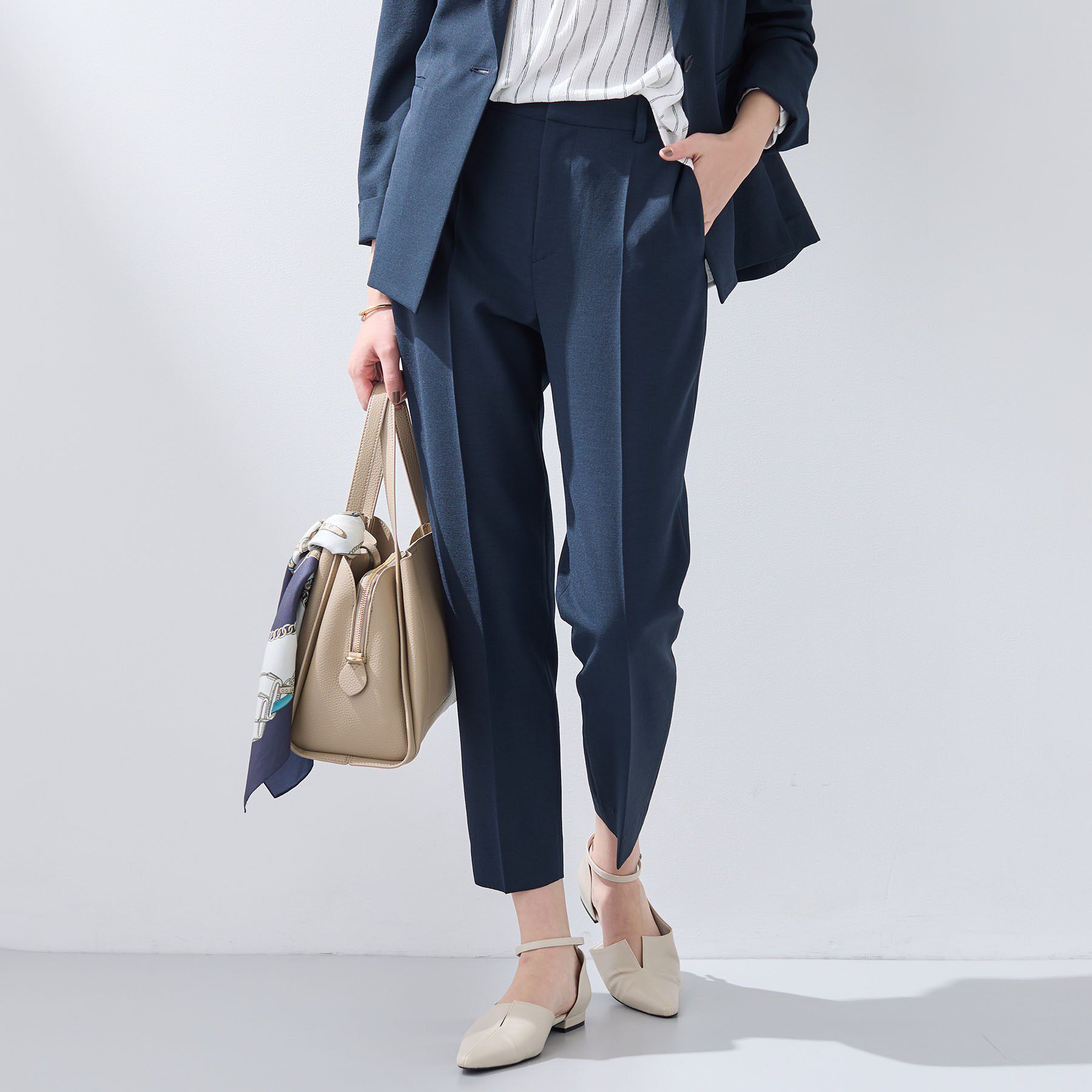 INDIVI「【洗える／UVケア／麻調】テーパードパンツ」|その他|ネイビー(094)