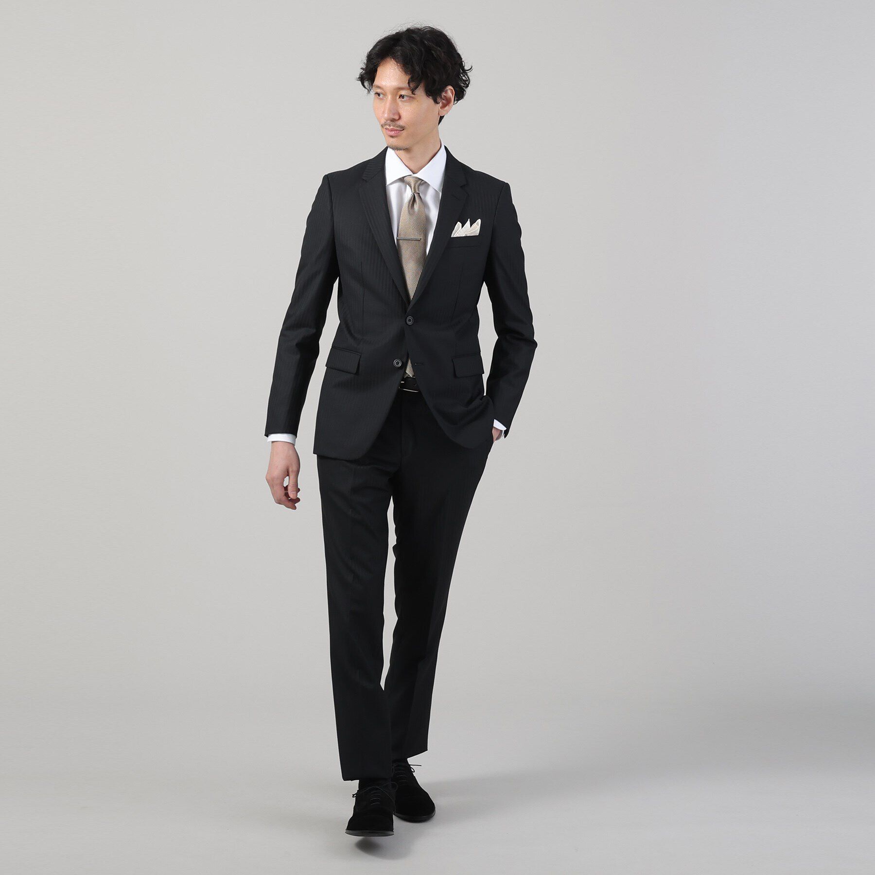 TAKEO KIKUCHI「【ナローモデル】シャイニー ヘリンボン ストライプ スーツ/3ピース対応可」|スーツ|ブラック(319)
