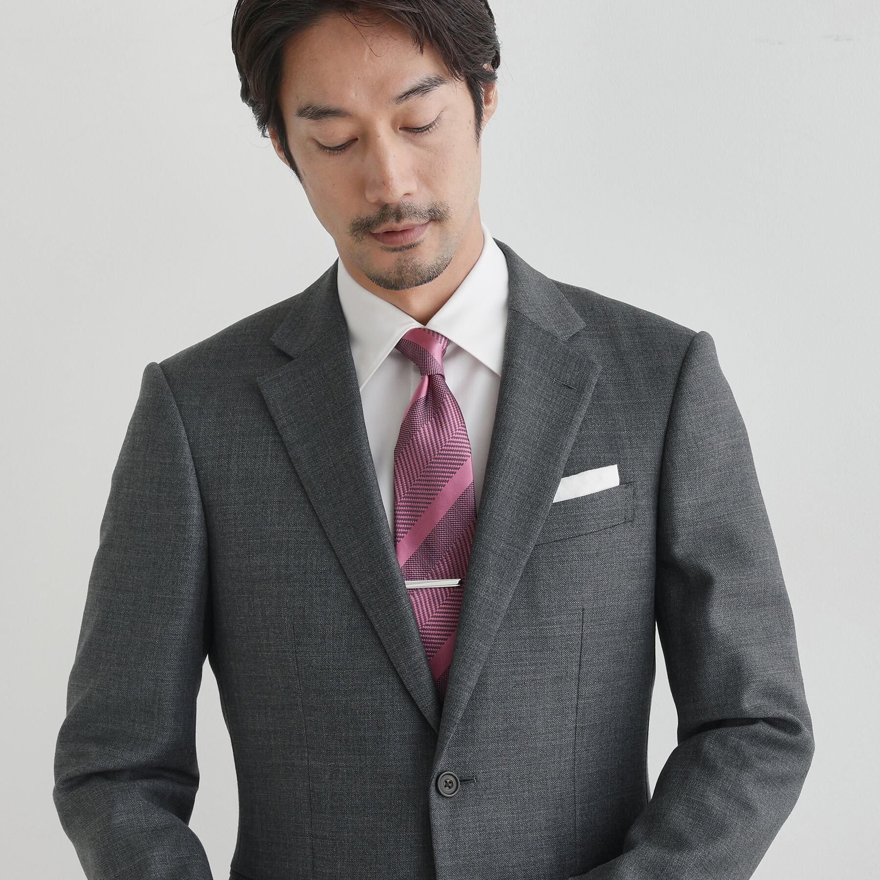 TAKEO KIKUCHI「ヴァルタータイバー ー 日本製の洗練された真鍮タイバー」|ネクタイピン・カフスボタン|