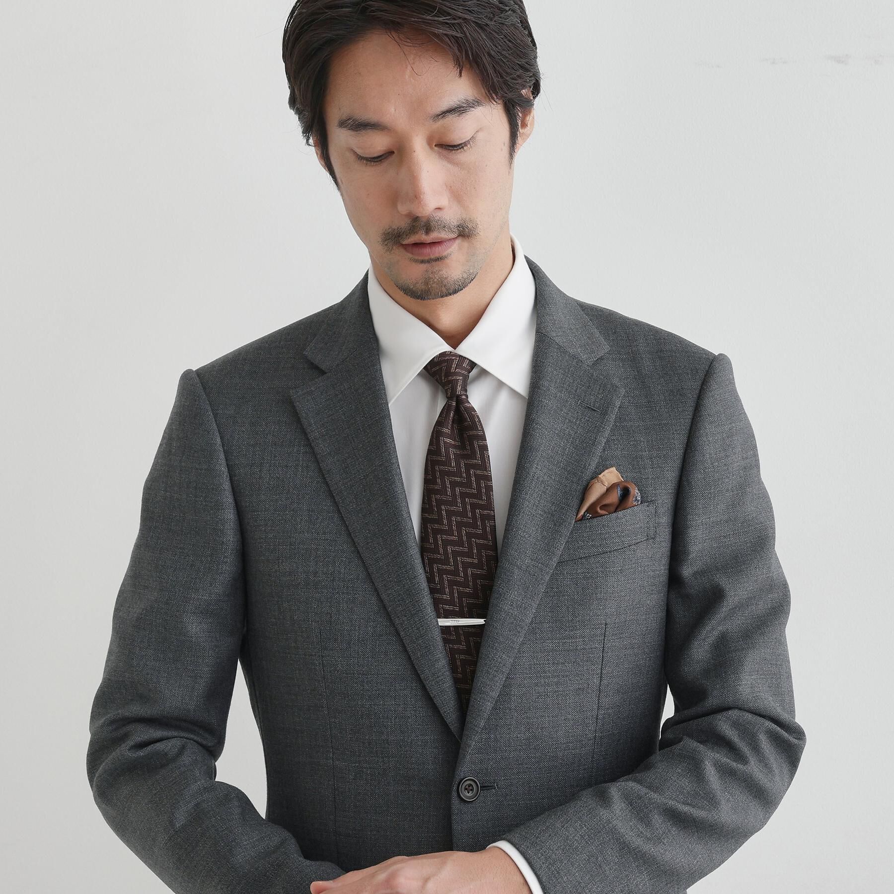 TAKEO KIKUCHI「テーパードタイバー ー 日本製の洗練された真鍮タイバー」|ネクタイピン・カフスボタン|