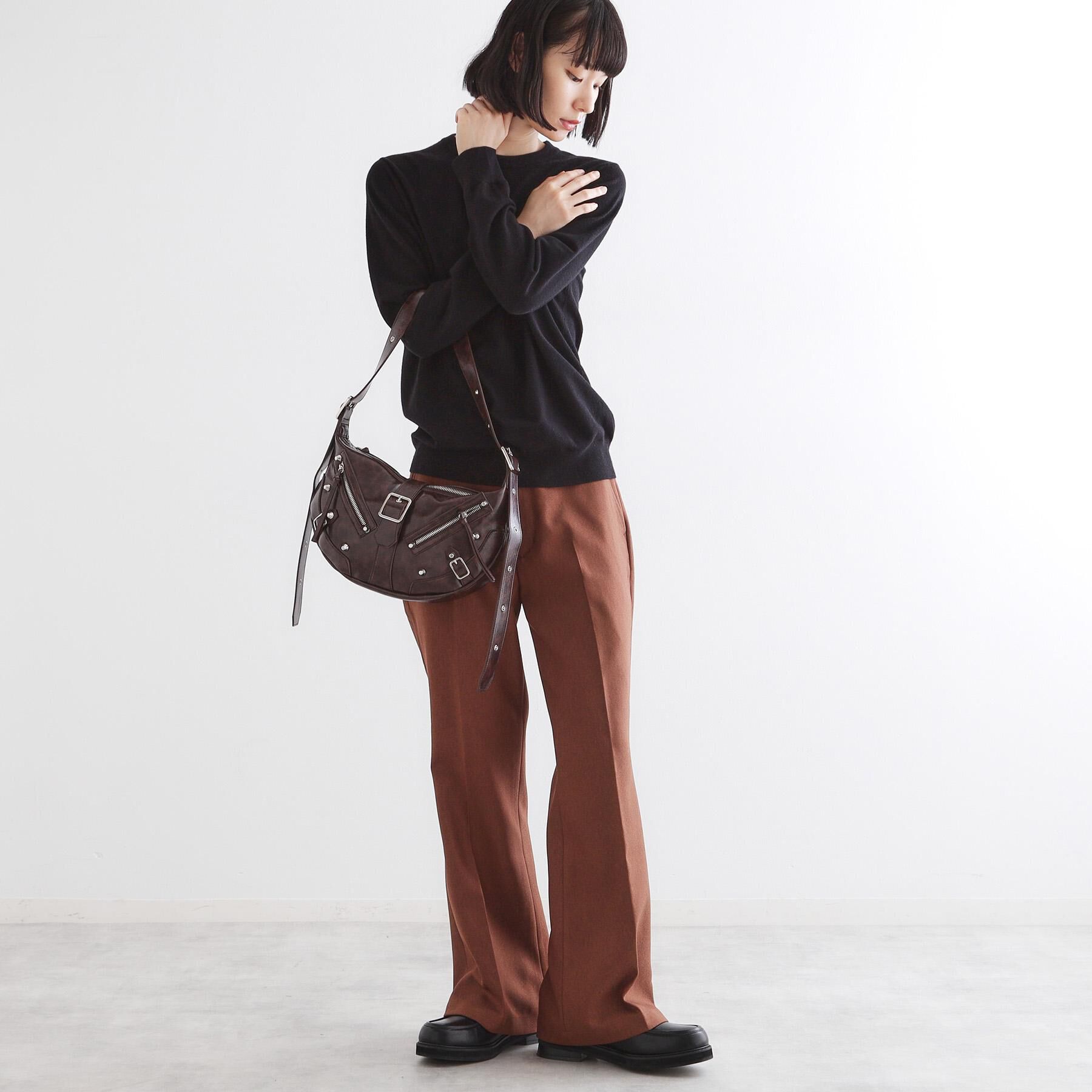 tk.TAKEO KIKUCHI「【FANCYシリーズ】スタッズクレセントショルダーバッグ」|ショルダー・メッセンジャー|