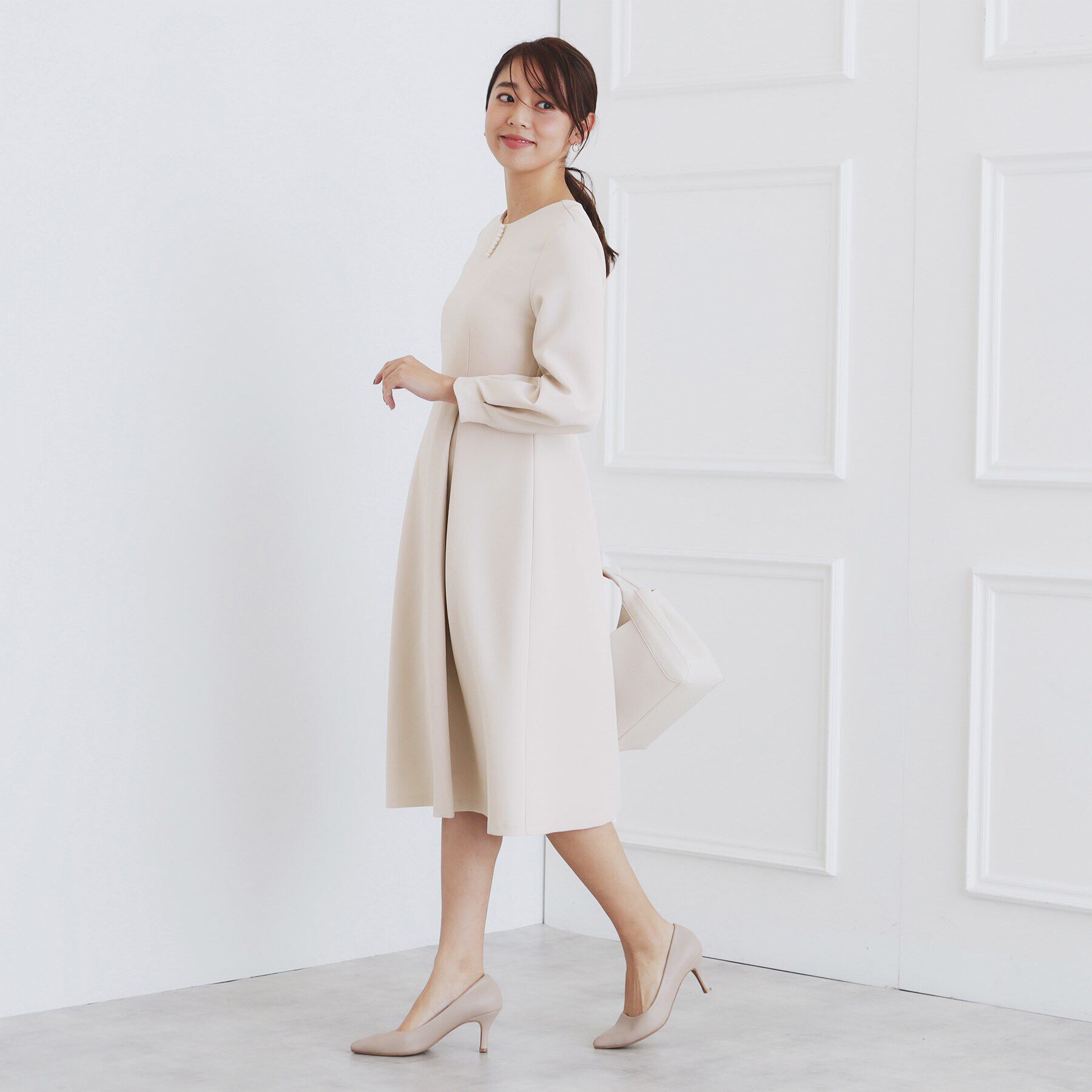 index「＜通勤・セレモニー対応＞キーネックパール調フレアワンピース【洗濯機洗い可/イージーアイロン】」|ワンピース|