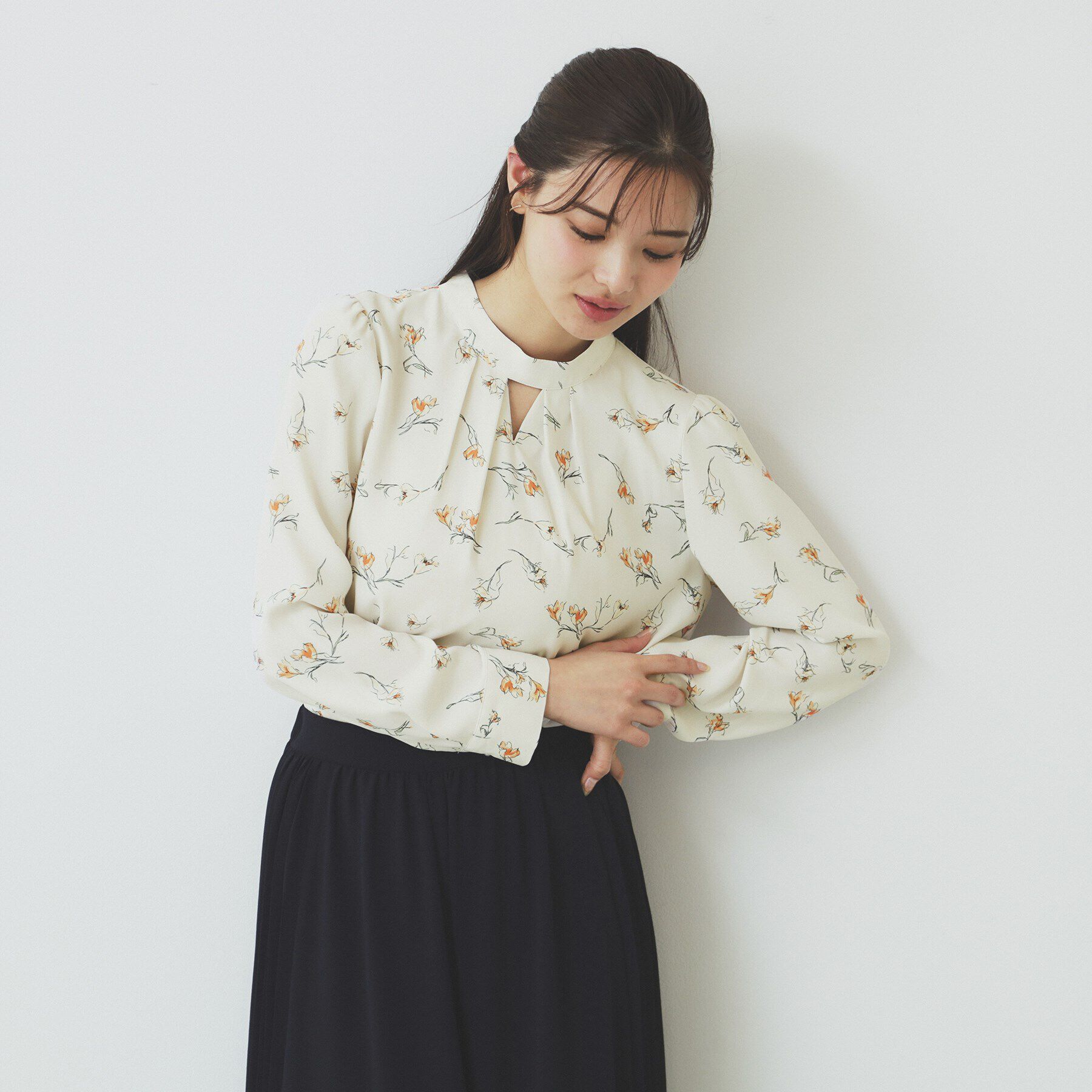 index「ハイネックスリットブラウス【洗濯機洗い可/イージーアイロン】」|シャツ・ブラウス|