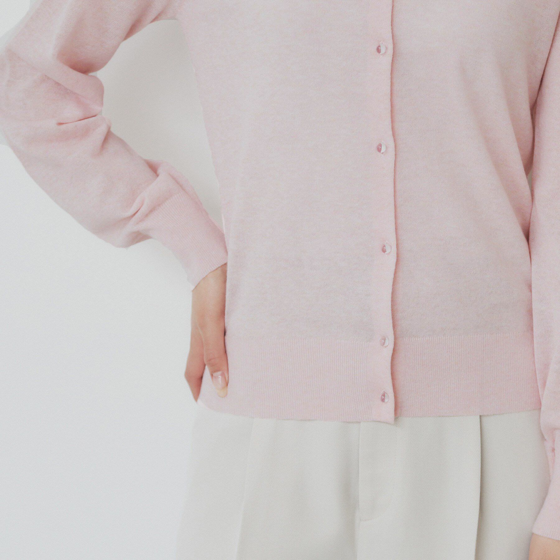 index「《7色展開/XS-LLサイズ》ビジューボタンクルーネックカーディガン【洗濯機洗い可】」|カーディガン|