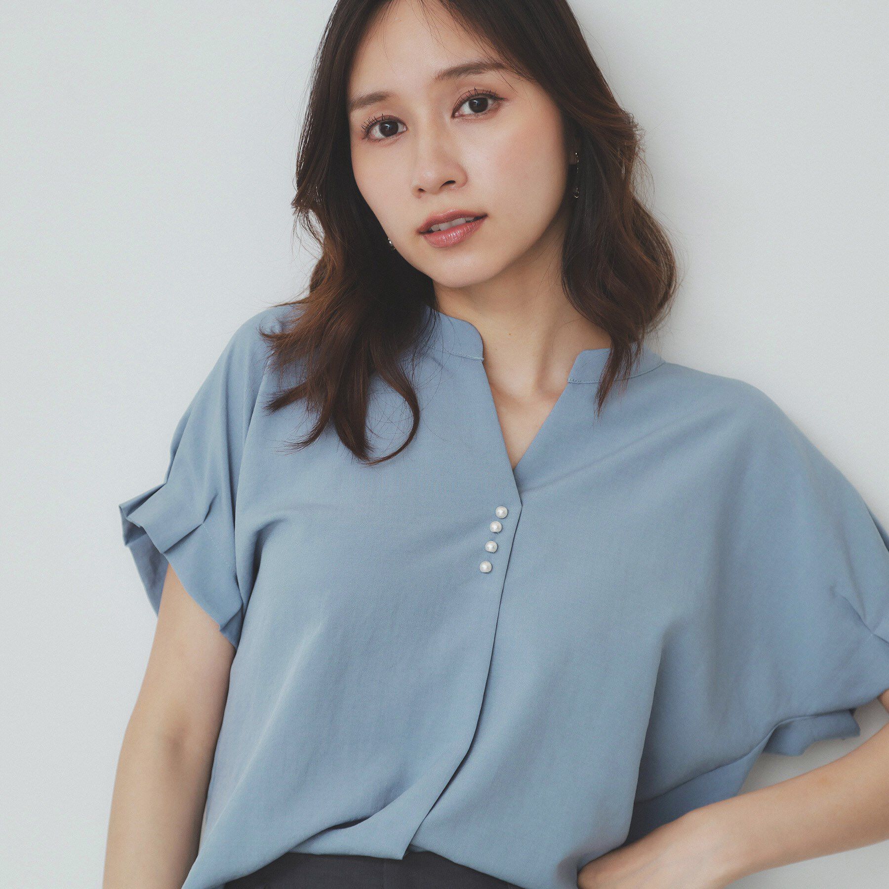 index「《7色展開/XS-LLサイズ》タックスリーブスキッパーブラウス【洗濯機洗い可/吸水速乾/抗ピル/防シ」|シャツ・ブラウス|ブルー(092)