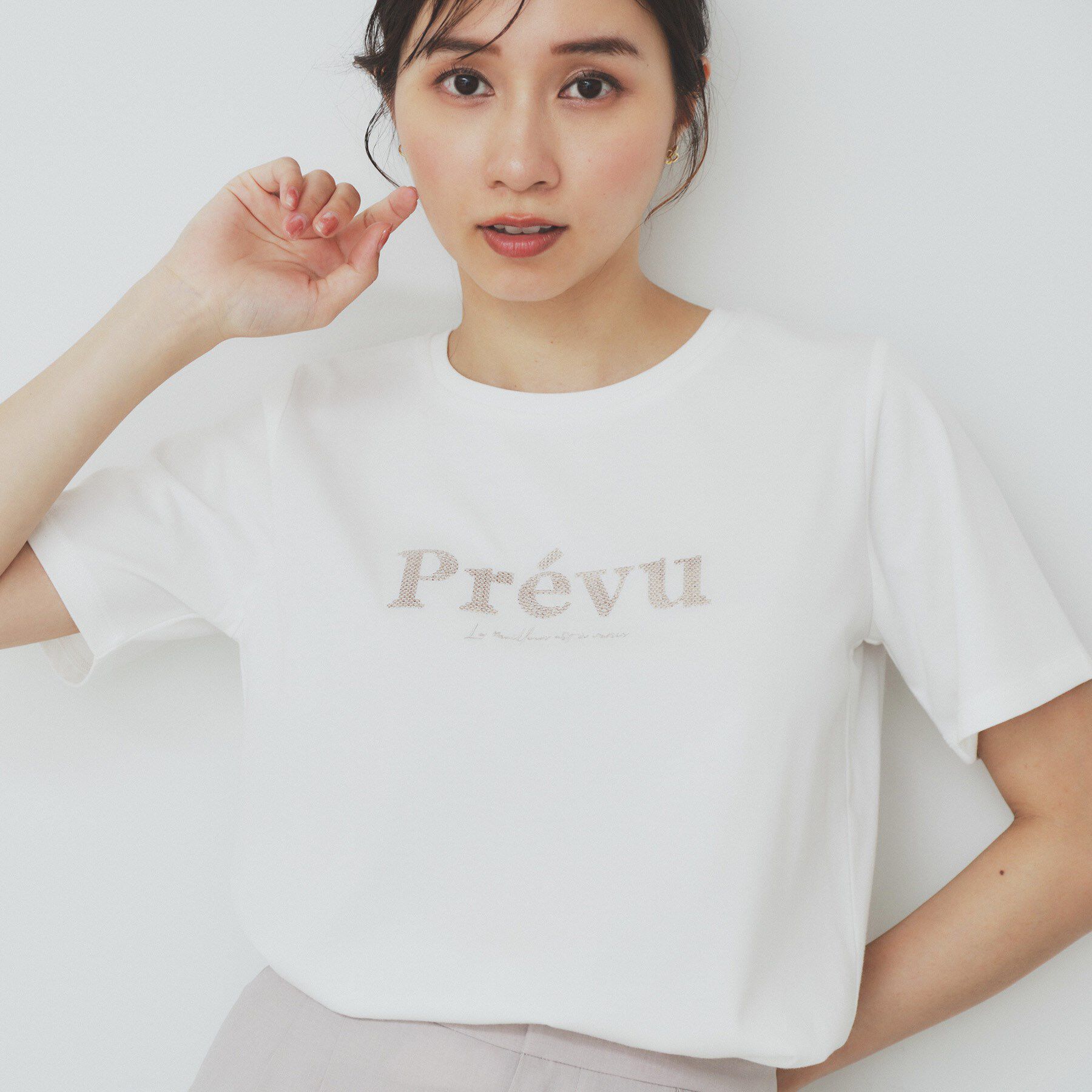index「スパンコール刺繍ロゴTシャツ【洗濯機洗い可/接触冷感/UVケア】」|Tシャツ・カットソー|オフホワイト(003