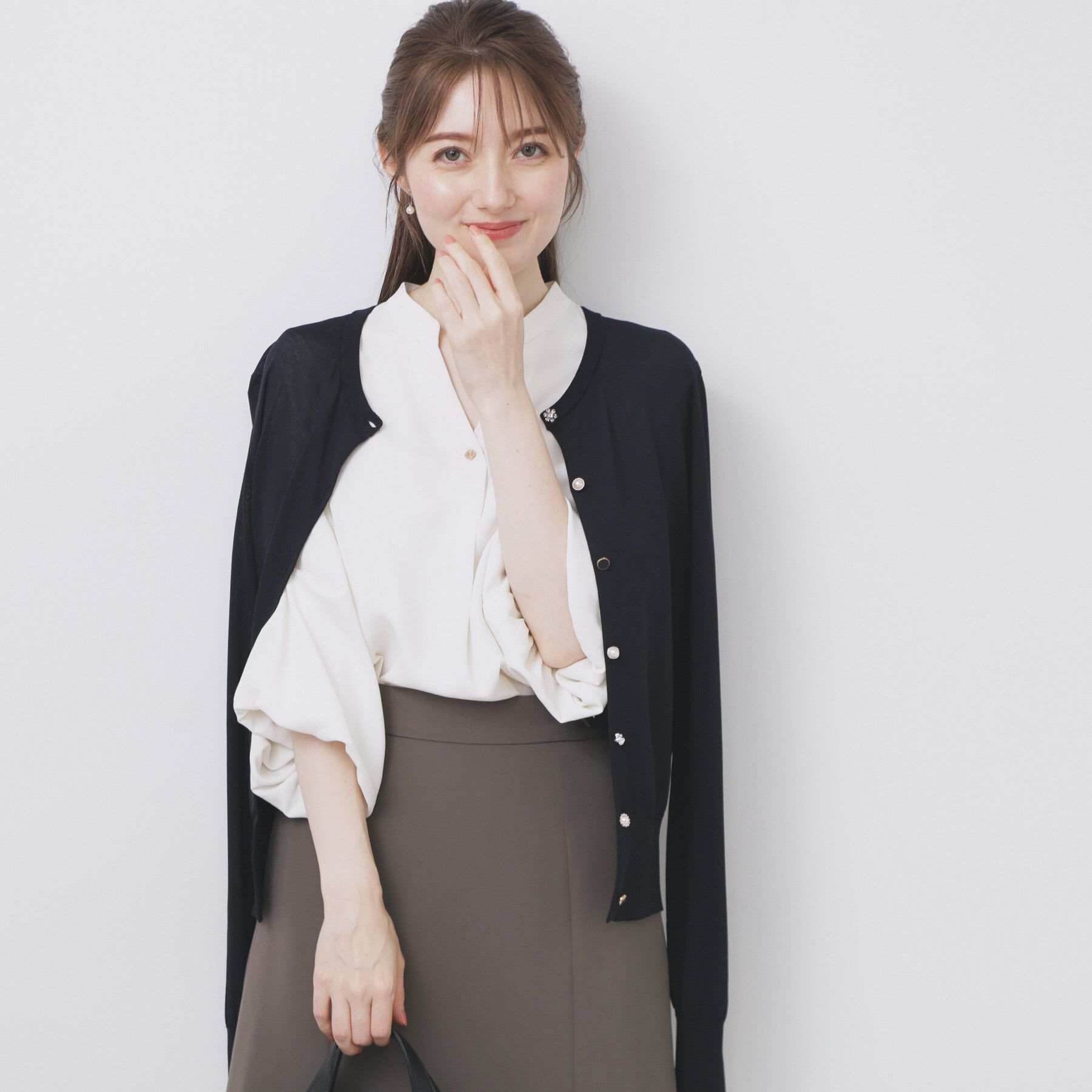 index「《美人百花掲載》ビジュークルーネックカーディガン【洗濯機洗い可/UVケア/接触冷感/抗ピル】」|カーディガン|ネイビー(094)