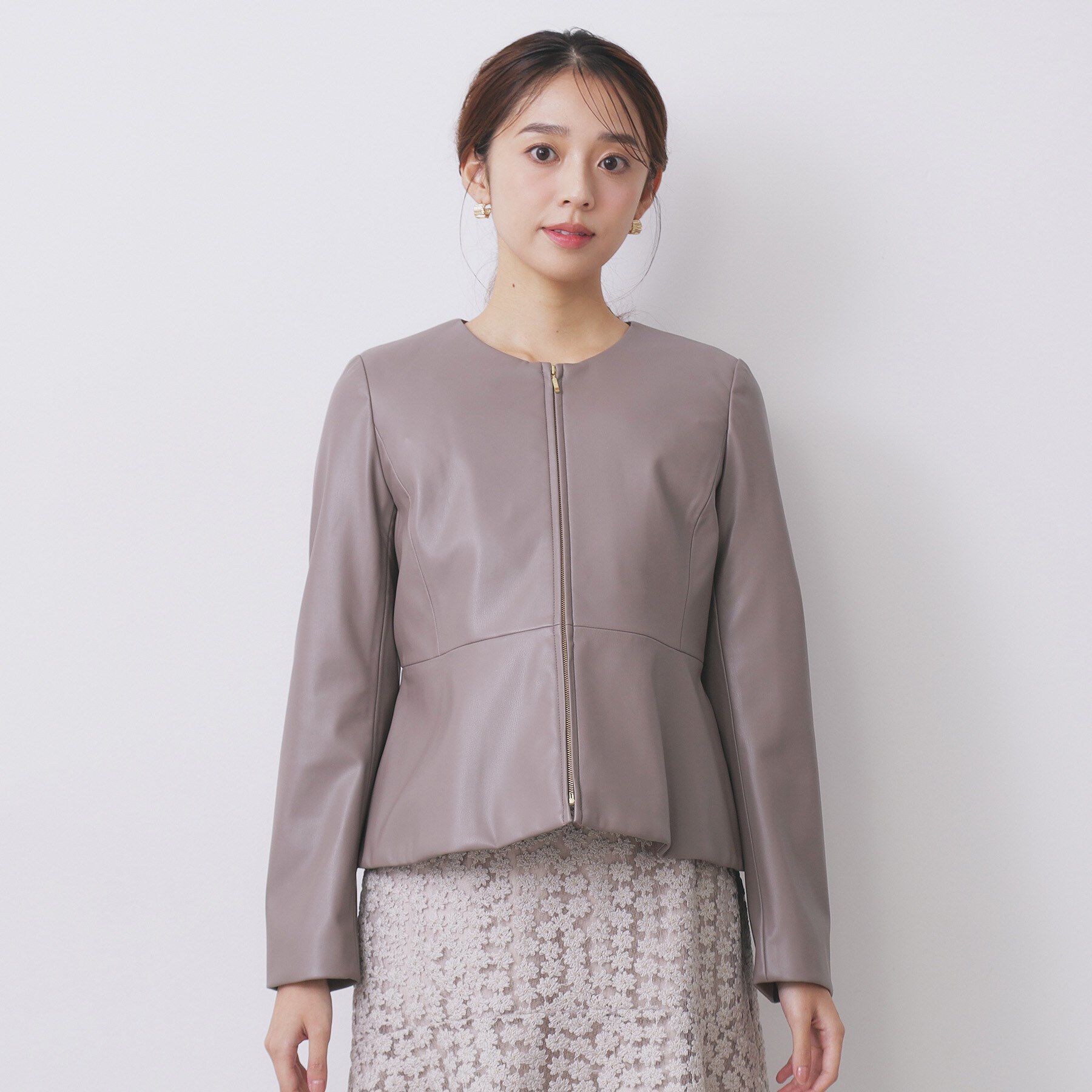 index「レザー調ストレッチペプラムジャケット【洗える】」|ノーカラージャケット|