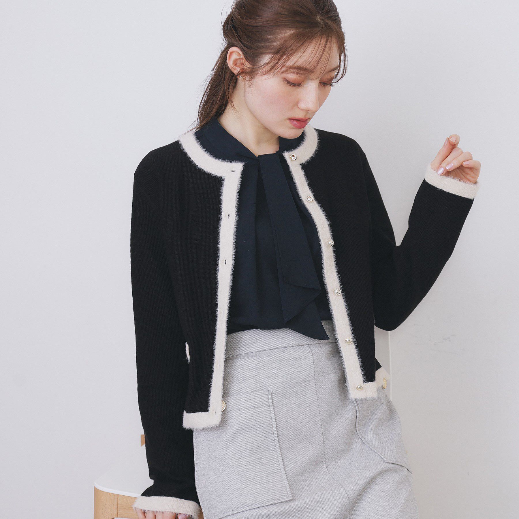 index「フェザーバイカラークルーネックカーディガン【洗濯機OK】」|カーディガン|ブラック(519)