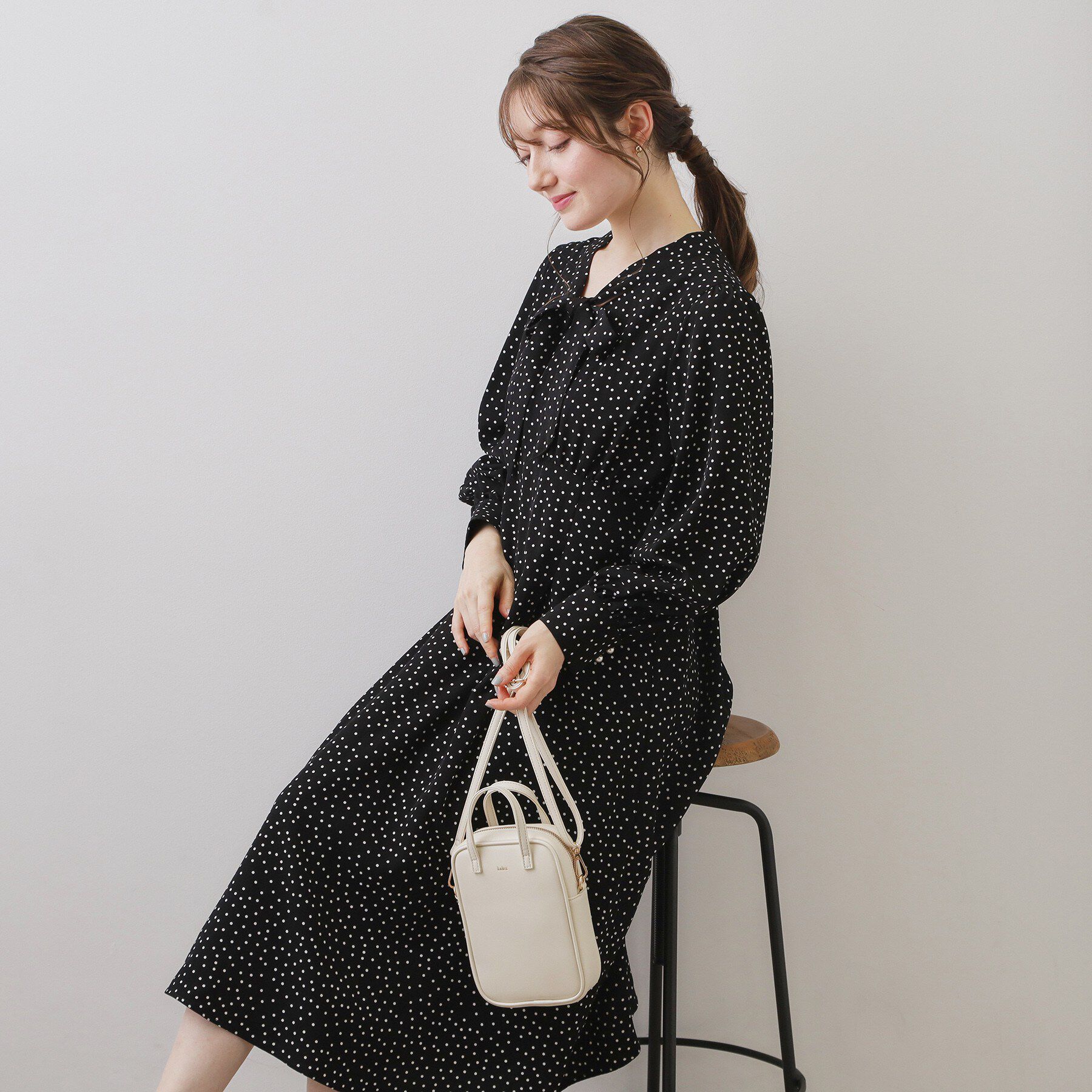 index「リボンボウタイドットワンピース【洗濯機OK/イージーアイロン/防シワ】」|ワンピース|ブラック(119)