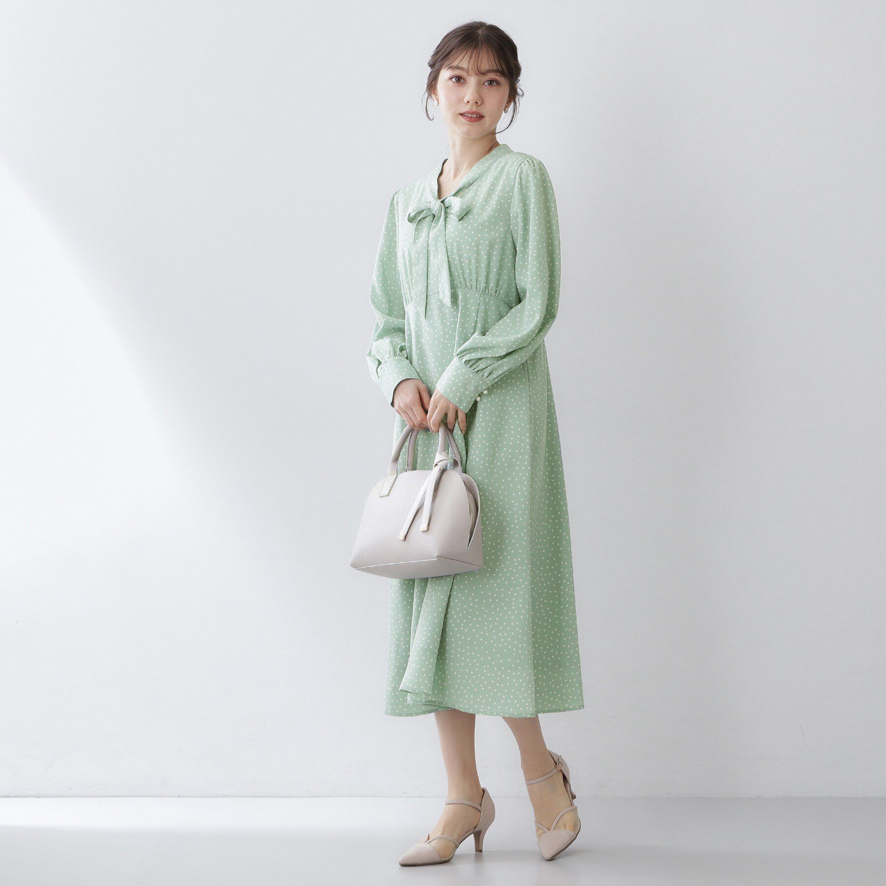 index「リボンボウタイドットワンピース【洗濯機OK/イージーアイロン/防シワ】」|ワンピース|