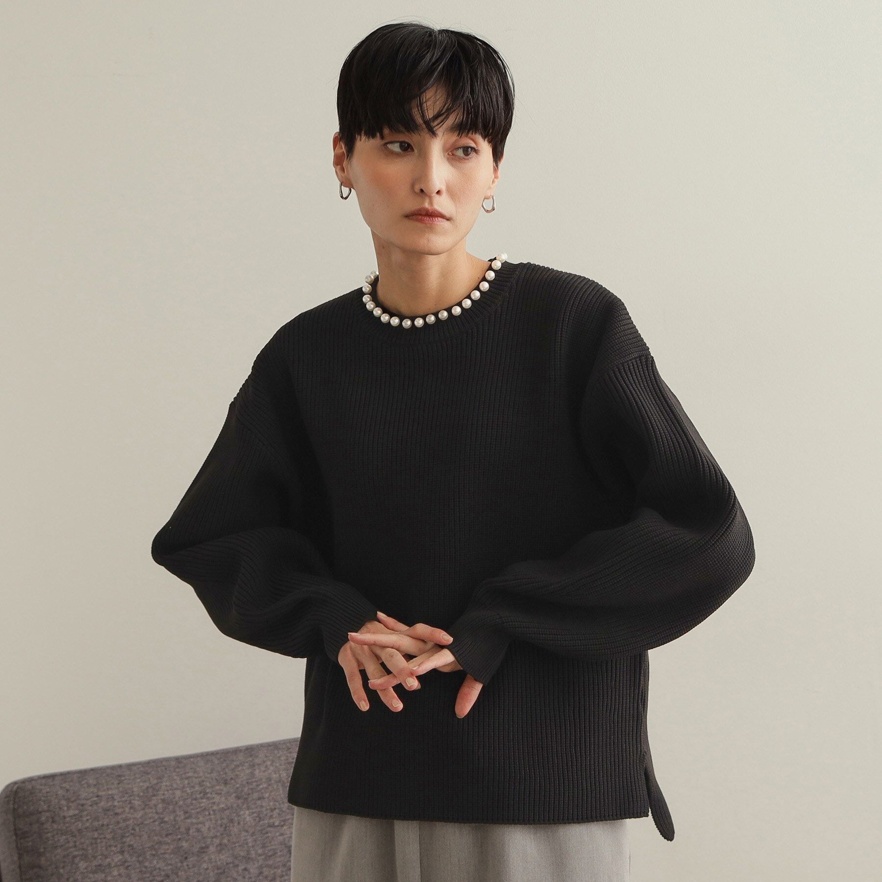 OPAQUE.CLIP「パール調ボタン付ニット【洗濯機洗い可/抗ピル】」|ニット・セーター|ブラック(019)