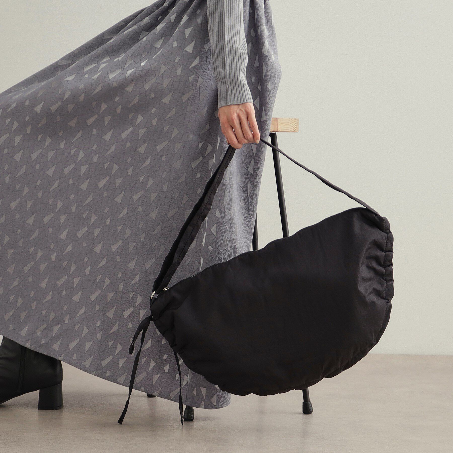 OPAQUE.CLIP「【2WAY/軽量】サイドドロストムーンミドルショルダー」|ショルダー・メッセンジャー|ブラック(019)