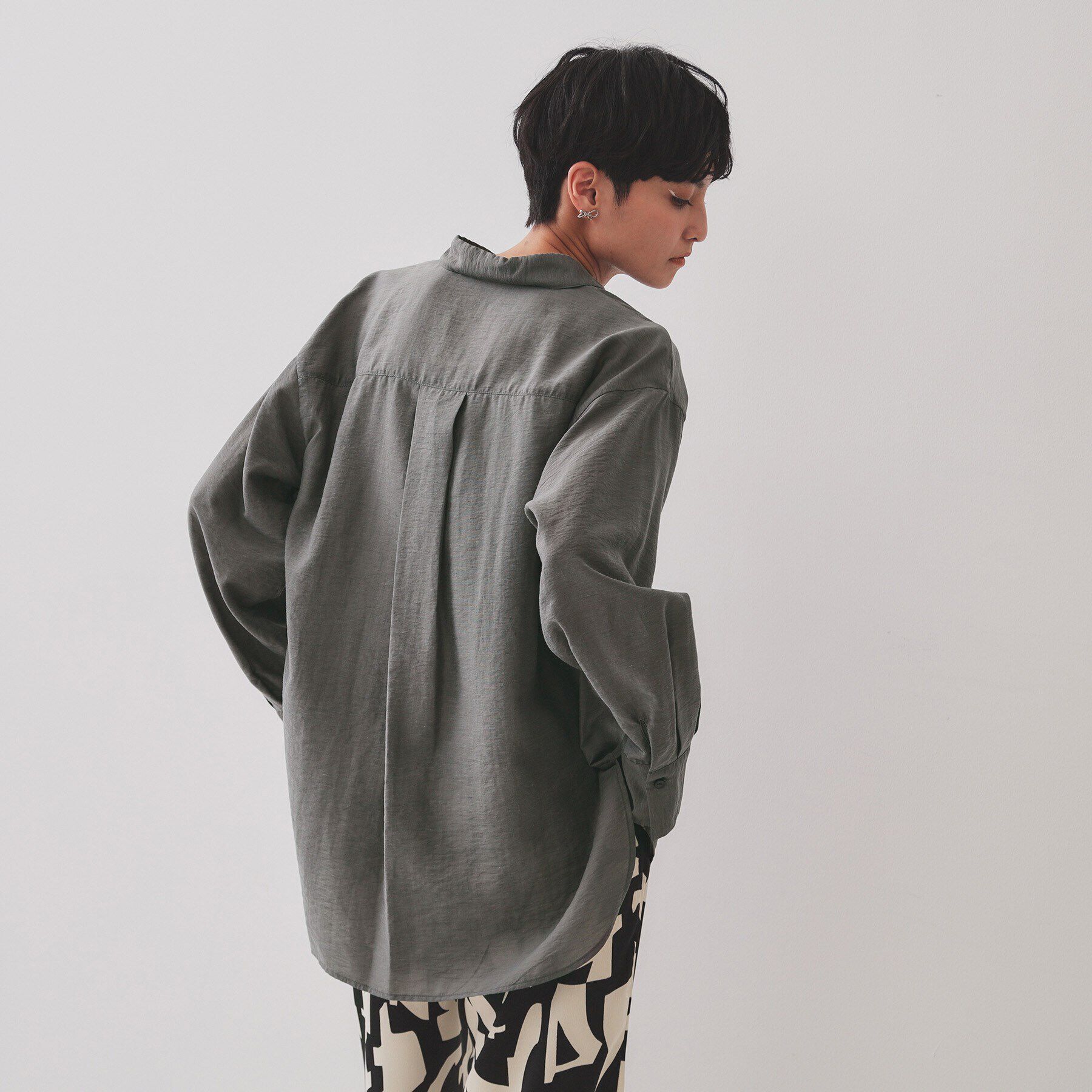 OPAQUE.CLIP「《andGIRL掲載》麻混シアーダブルポケットシャツ【洗濯機洗い可】」|シャツ・ブラウス|