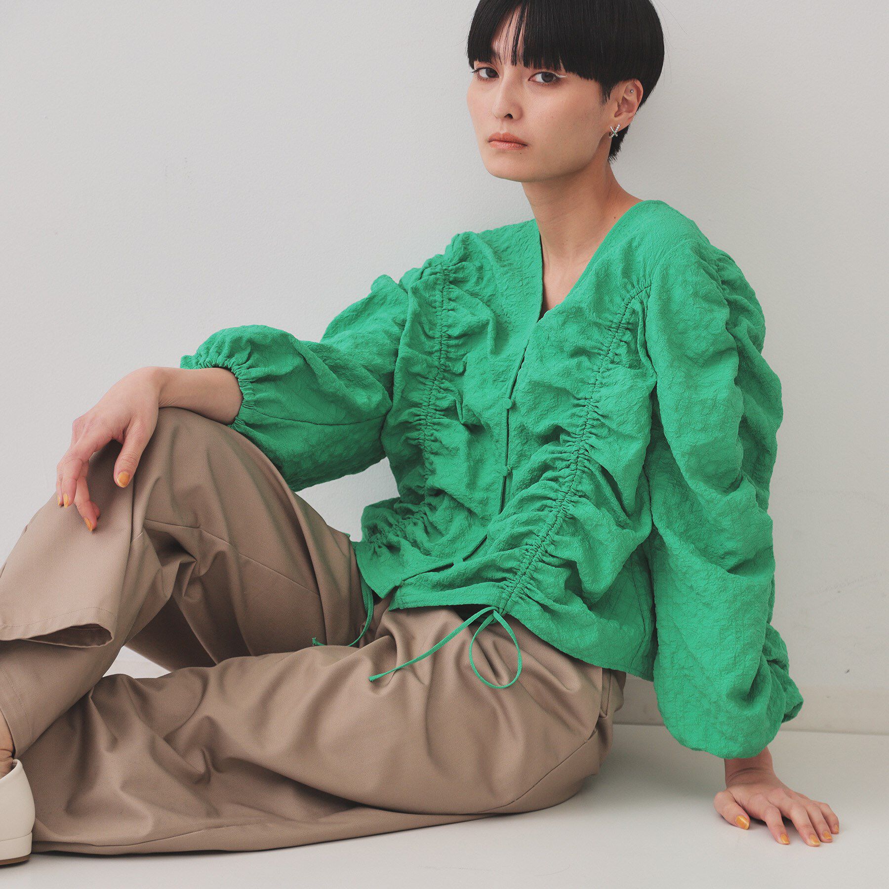 OPAQUE.CLIP「ふくれジャカードシャーリングデザインブラウス【洗濯機洗い可】」|シャツ・ブラウス|