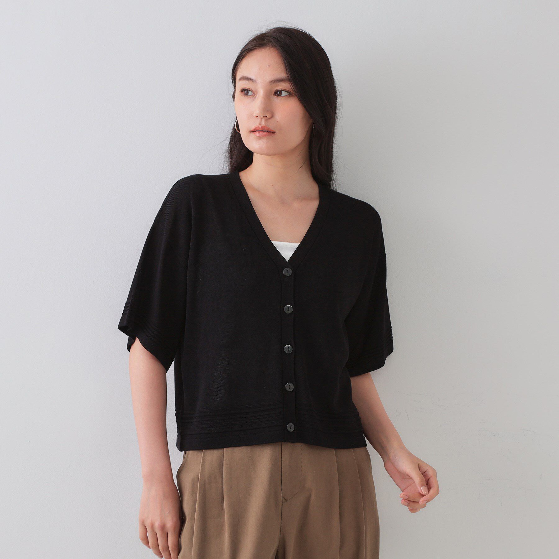 OPAQUE.CLIP「Vネックショートニットカーディガン【洗濯機洗い可/抗ピル】」|カーディガン|