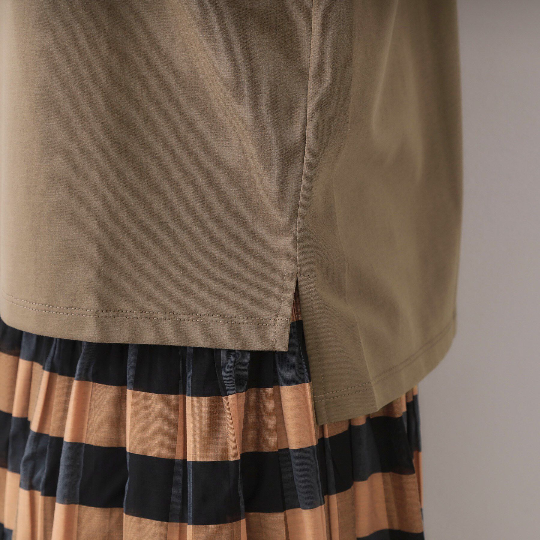 OPAQUE.CLIP「ショルダーフリルドッキングカットソー【洗濯機洗い可】」|Tシャツ・カットソー|