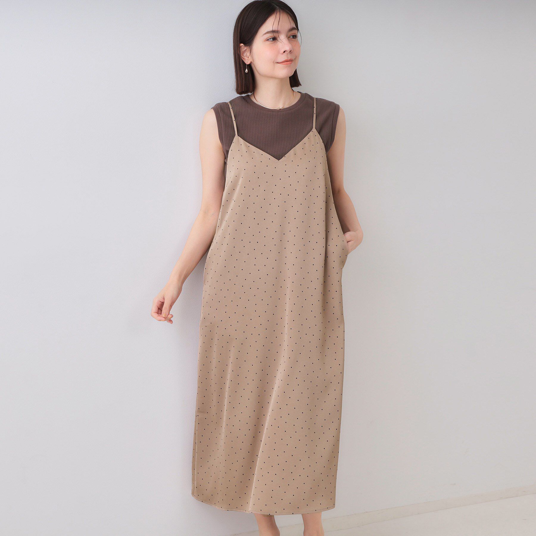OPAQUE.CLIP「ランダムドット サテンキャミワンピース【洗濯機洗い可】」|ワンピース|ベージュ(152)