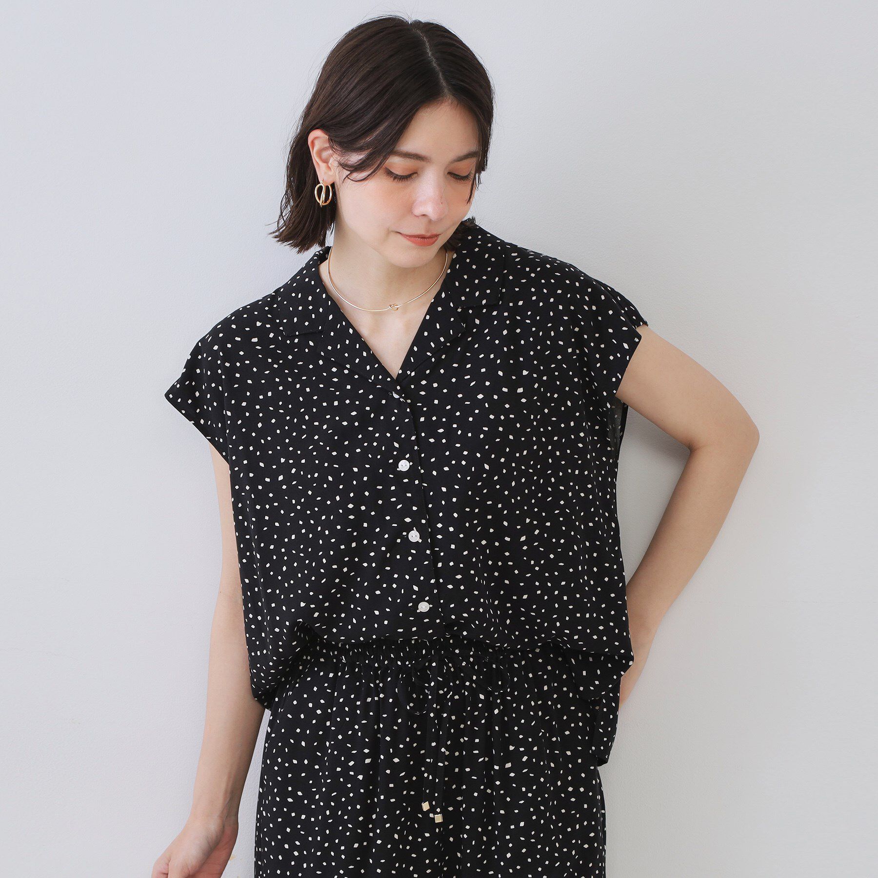 OPAQUE.CLIP「幾何柄プリントシャツ/セットアップ対応【洗える】」|シャツ・ブラウス|ブラック(119)