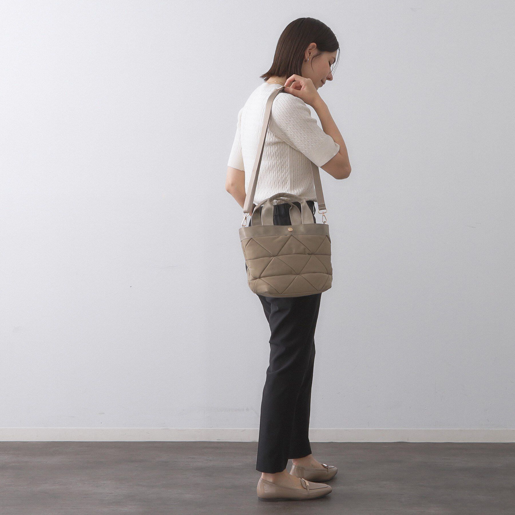 OPAQUE.CLIP「【2WAY／軽量】トライアングルキルティングミドルトートバッグ」|トートバッグ|