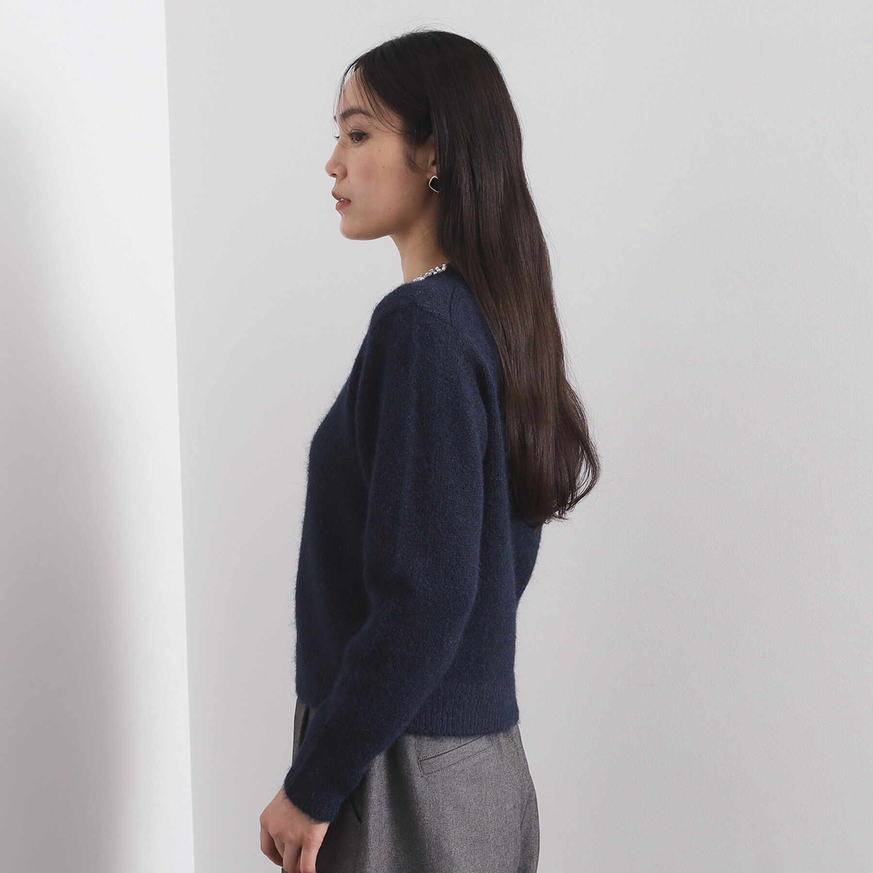 OPAQUE.CLIP「ビジューネックミドルゲージニット【洗濯機OK】」|ニット・セーター|
