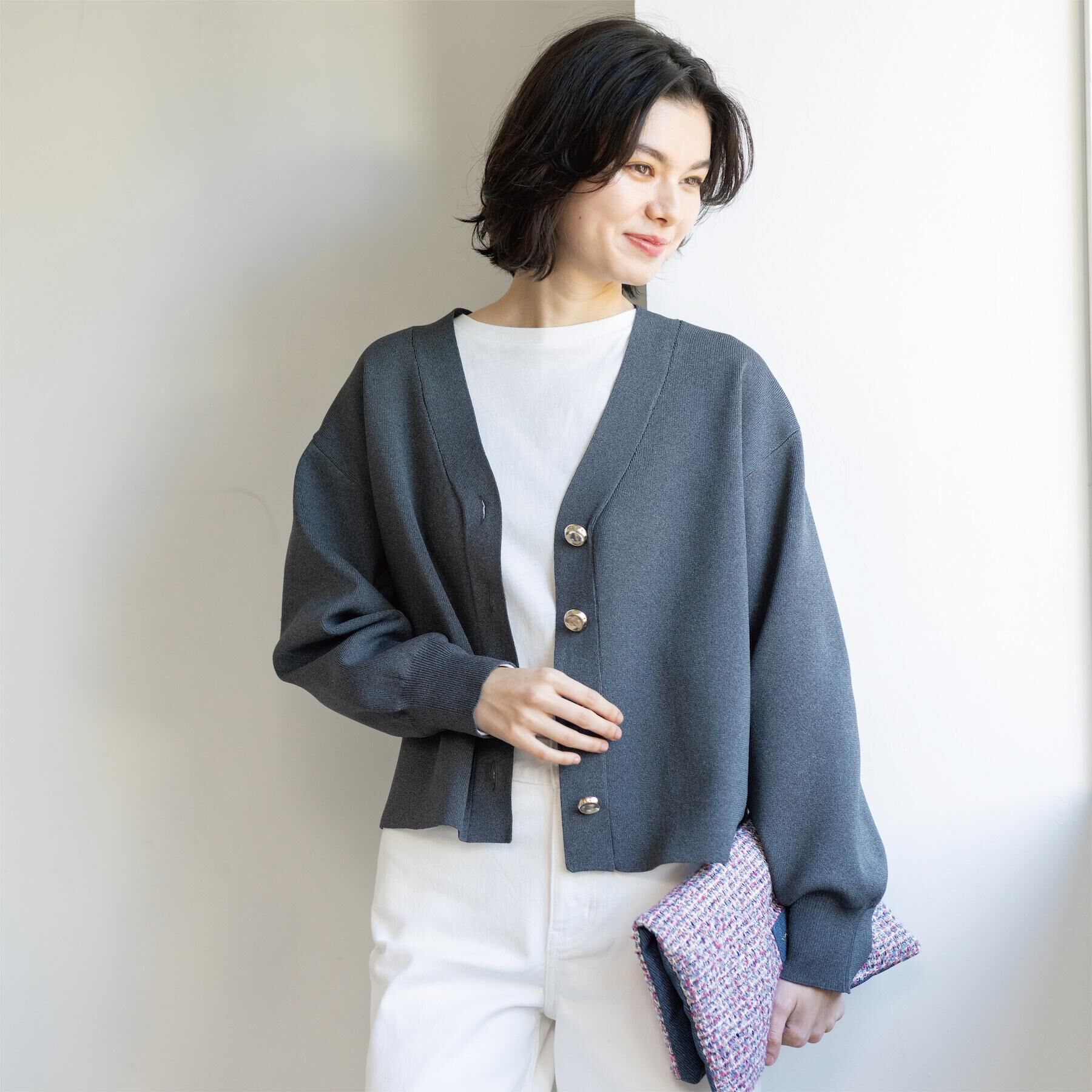 OPAQUE.CLIP「ゴールドビックボタンVネックニットカーディガン【洗濯機OK】」|カーディガン|