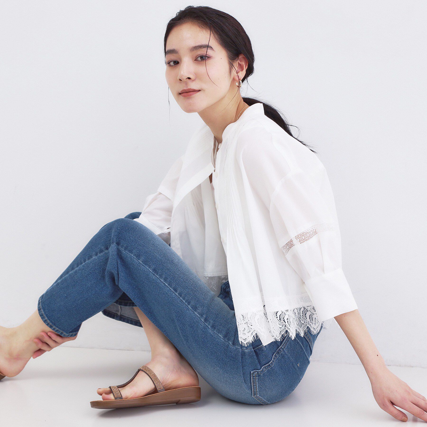 OPAQUE.CLIP「裾レース使いピンタックショートシャツ【洗濯機OK】」|シャツ・ブラウス|ホワイト(001)