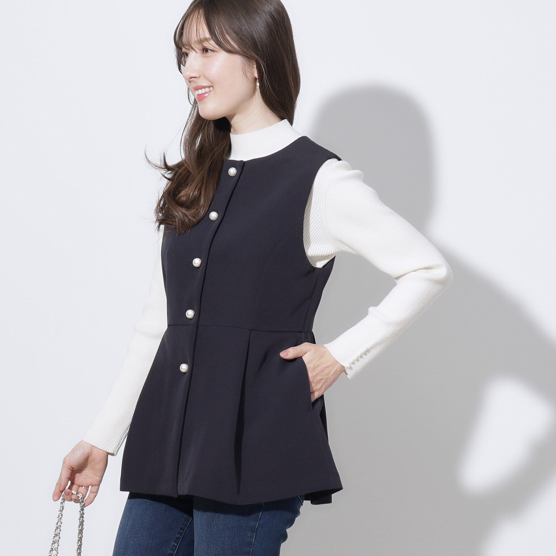 Couture broach「【セレモニーシーン/ON・OFF使える】ダブルクロスペプラムジレ」|ベスト・ジレ|