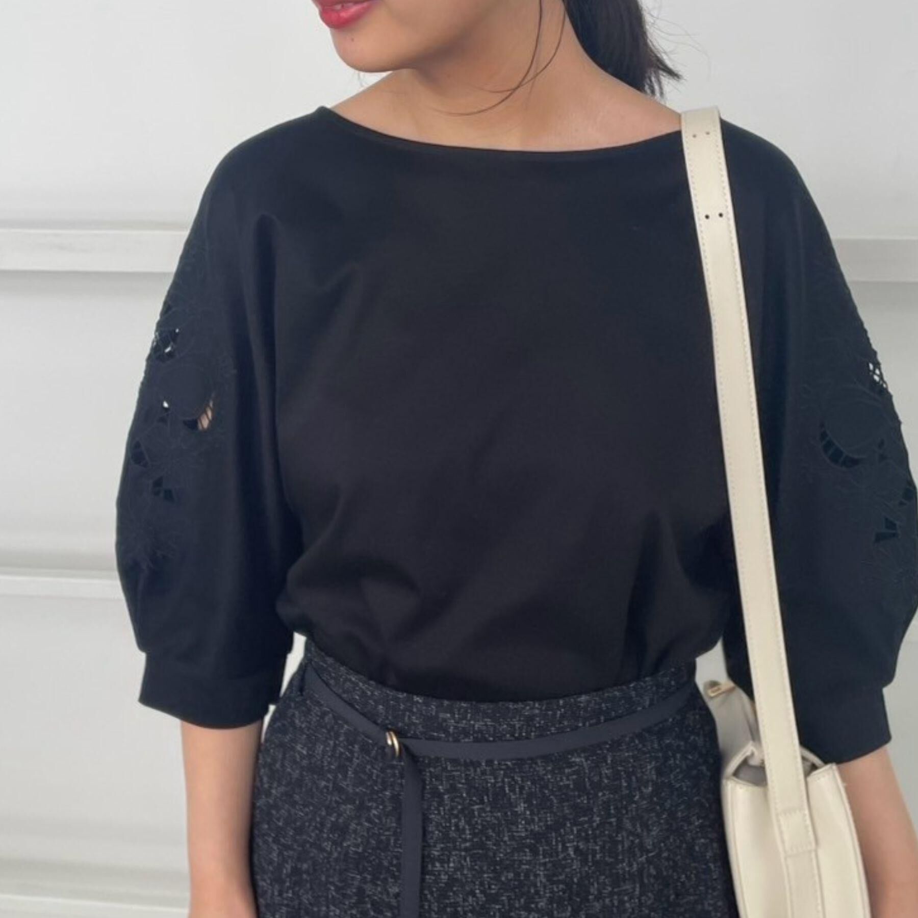 Couture broach「【接触冷感・洗える・UV機能付き・二の腕カバー】デイジー＆リボン エンブロドルマントップス」|Tシャツ・カットソー|