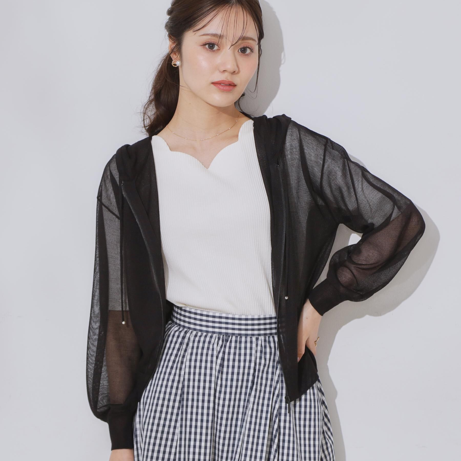 Couture broach「【上品な透け感・大人カジュアル】シアージップアップフーディー」|パーカー|ブラック(019)