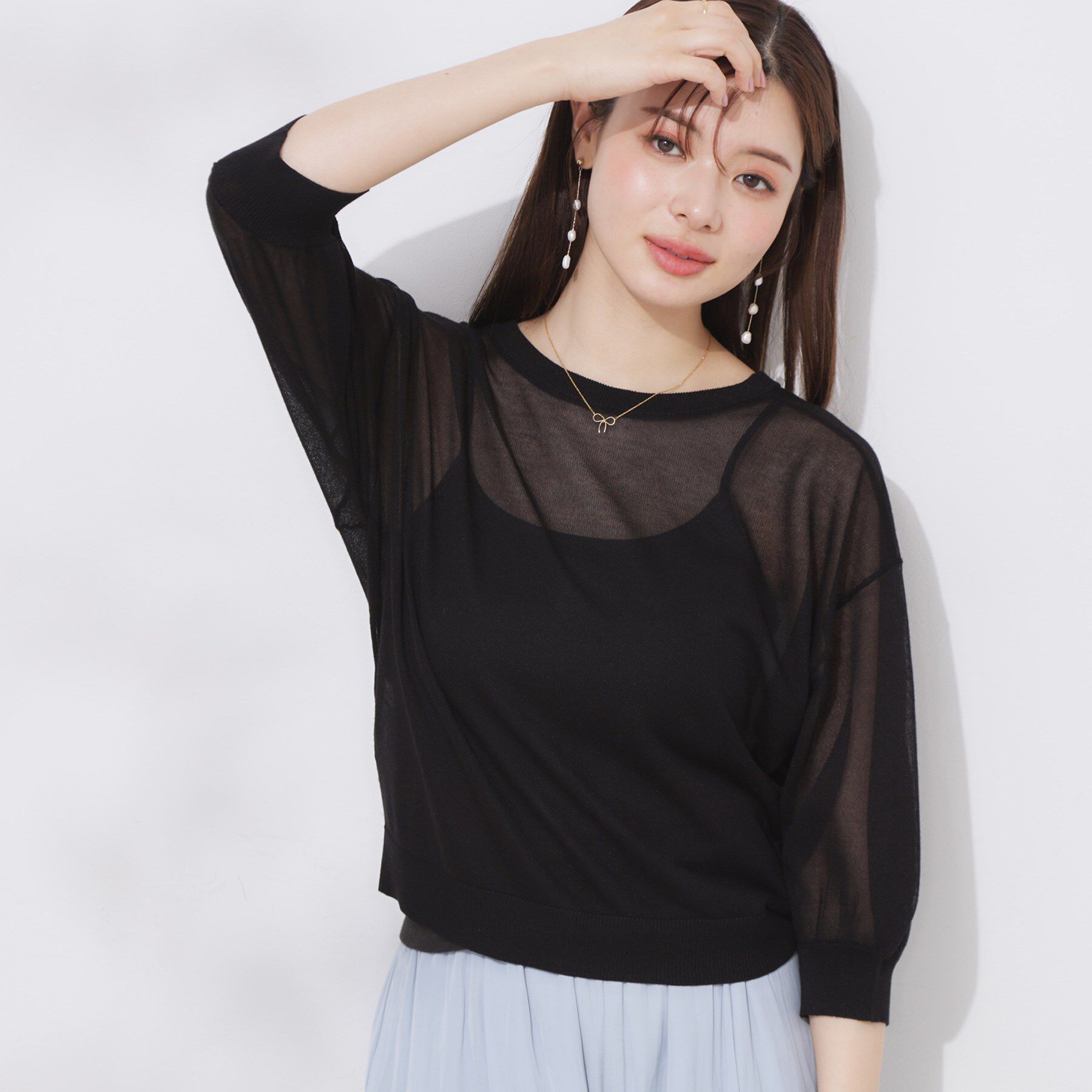 Couture broach「【前後2WAY・二の腕カバー】ダブルパール調釦5分袖シアーカーディガントップス」|カーディガン|