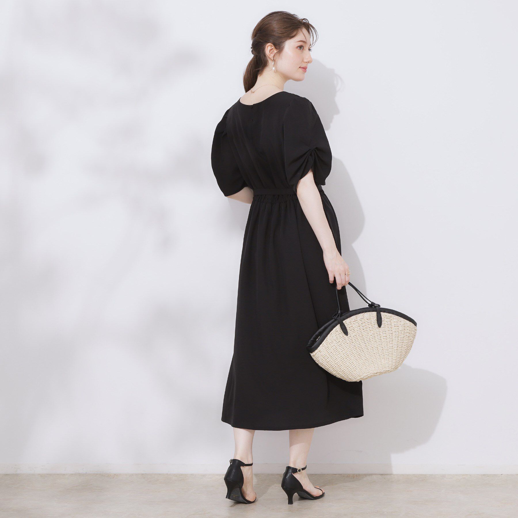 Couture broach「【マシンウォッシャブル・二の腕カバー】ウエストベルトVネックワンピース」|ワンピース|