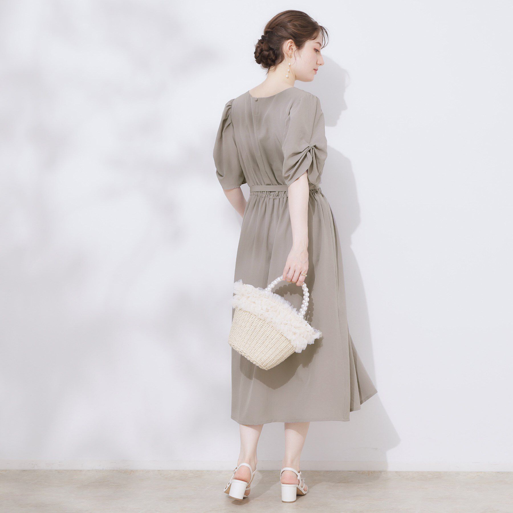 Couture broach「【マシンウォッシャブル・二の腕カバー】ウエストベルトVネックワンピース」|ワンピース|