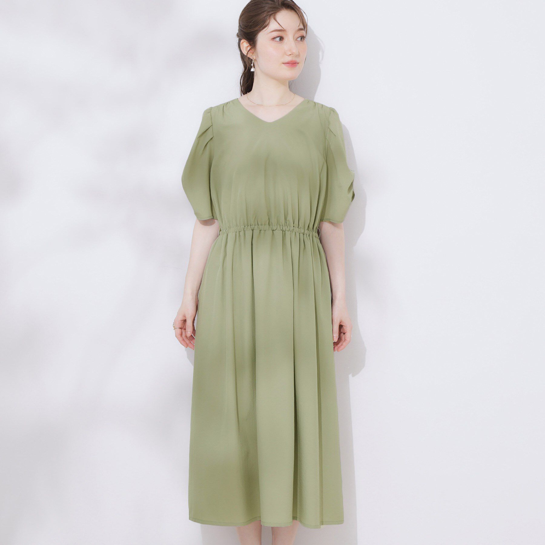 Couture broach「【マシンウォッシャブル・二の腕カバー】ウエストベルトVネックワンピース」|ワンピース|