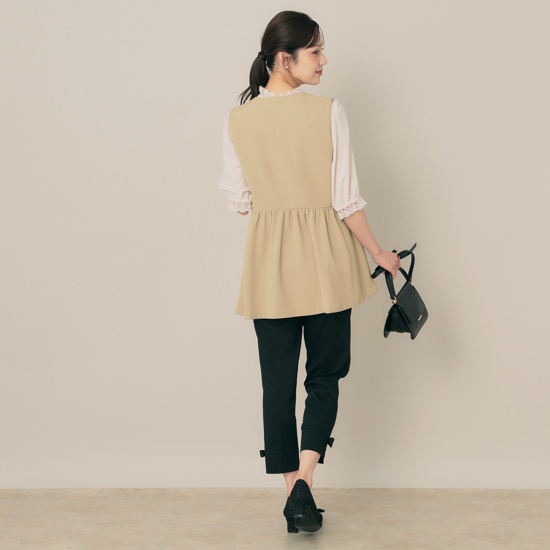 Couture broach「【フェミニン・きれいめ】ゴールド釦ペプラムジレ」|ベスト・ジレ|