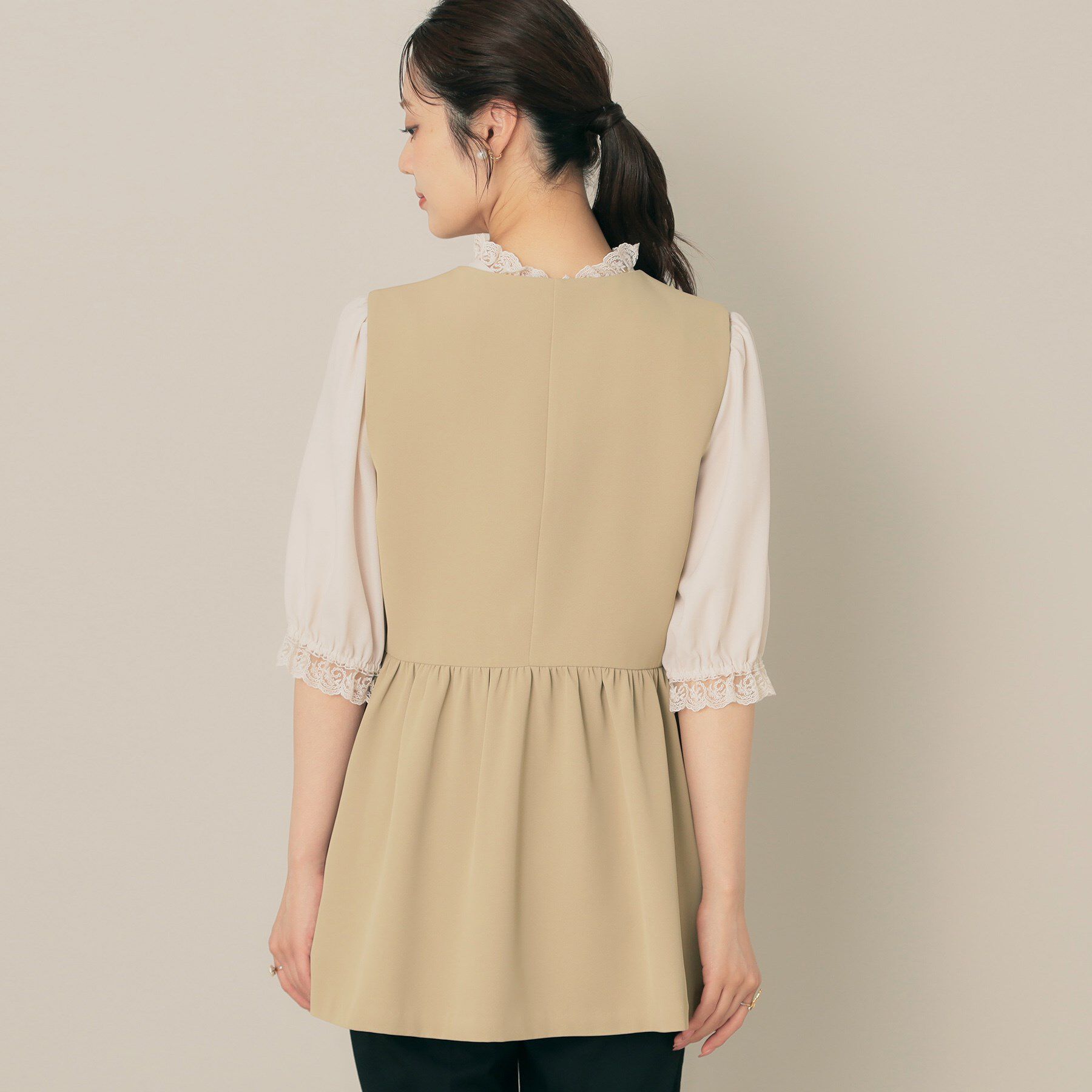 Couture broach「【フェミニン・きれいめ】ゴールド釦ペプラムジレ」|ベスト・ジレ|