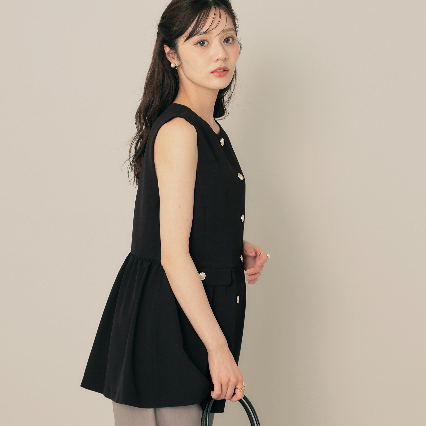 Couture broach「【フェミニン・きれいめ】ゴールド釦ペプラムジレ」|ベスト・ジレ|