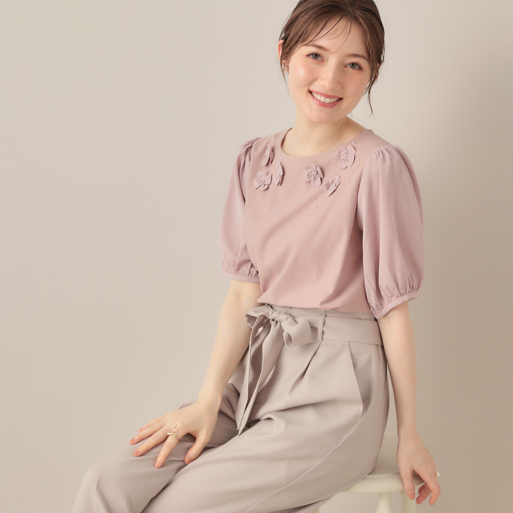 Couture broach「【接触冷感・UVカット】シフォンフラワーエンブロドッキングカットソー」|Tシャツ・カットソー|