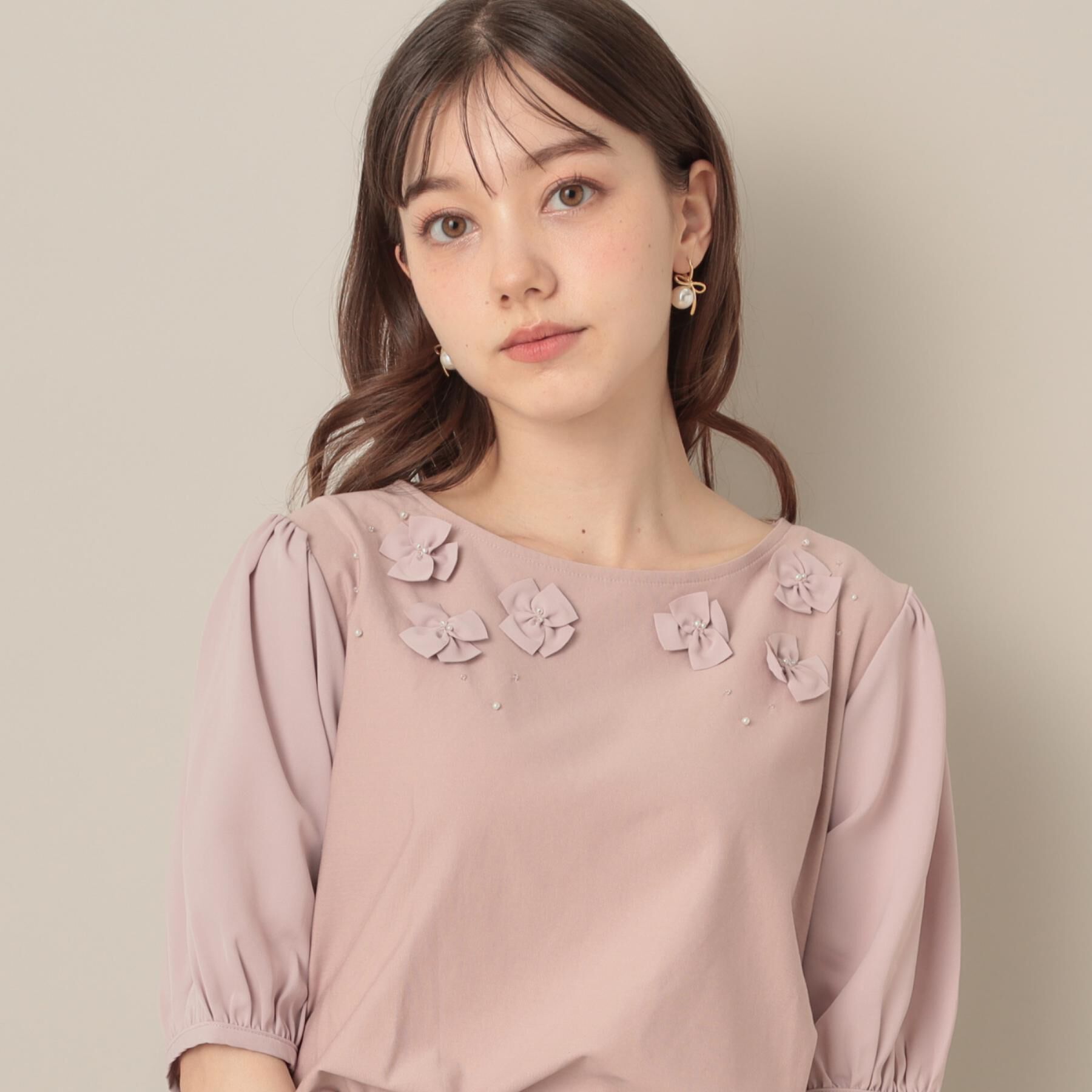 Couture broach「【接触冷感・UVカット】シフォンフラワーエンブロドッキングカットソー」|Tシャツ・カットソー|ピンク(072)
