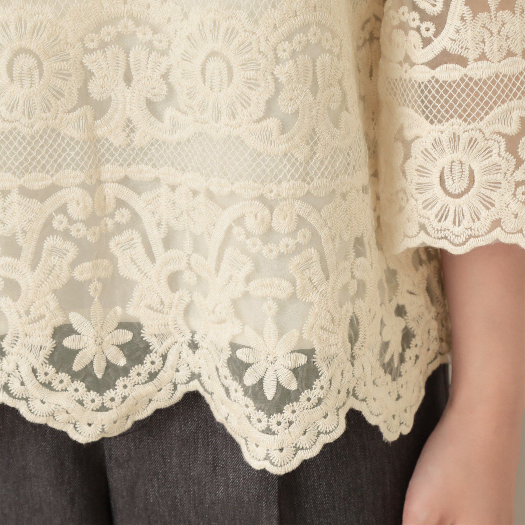 Couture broach「【一枚で着映える・高見え】刺繍レースフレアー袖ブラウス」|シャツ・ブラウス|