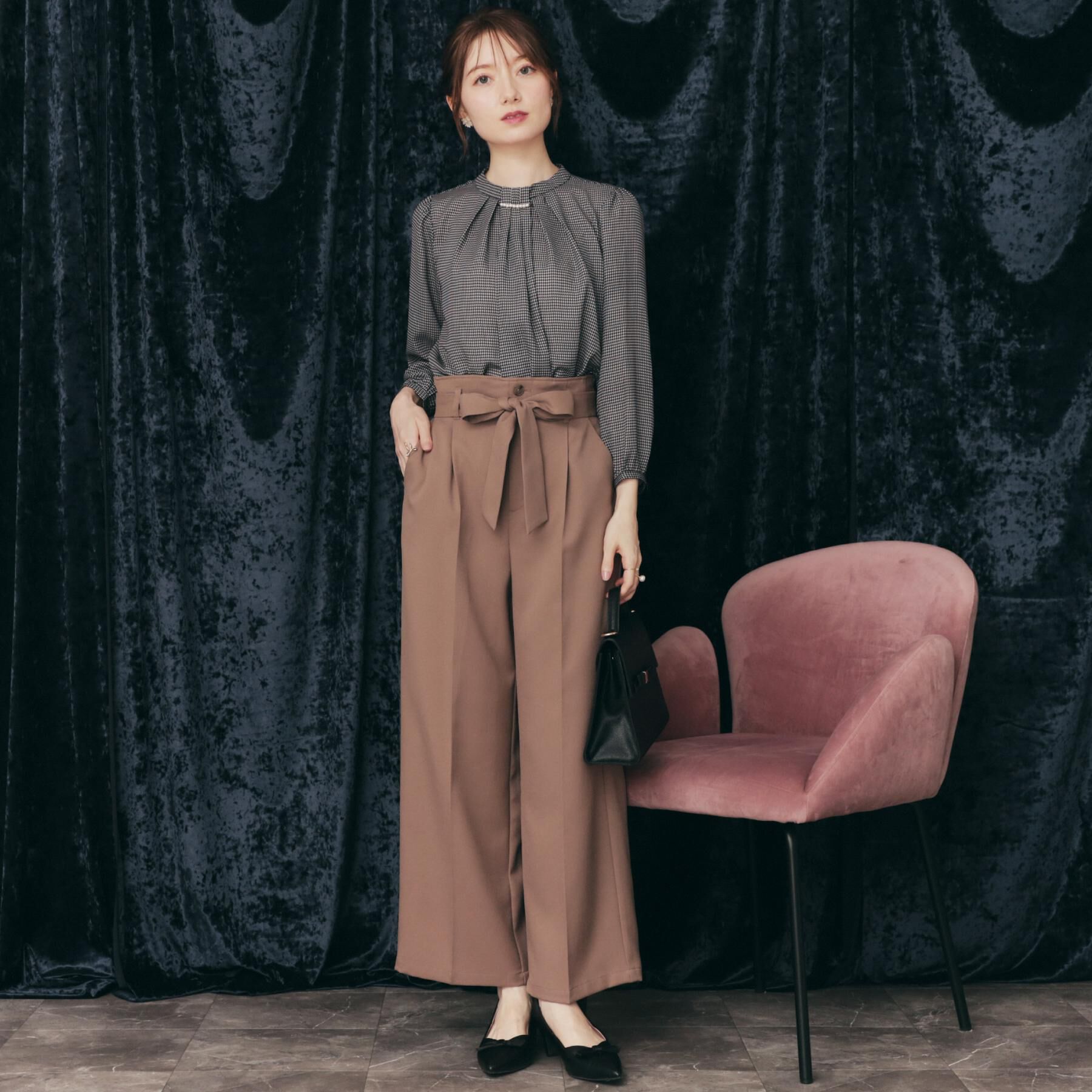 Couture broach「【大人可愛い・パール取り外し・通勤】・タックタイチェック柄ブラウス」|シャツ・ブラウス|