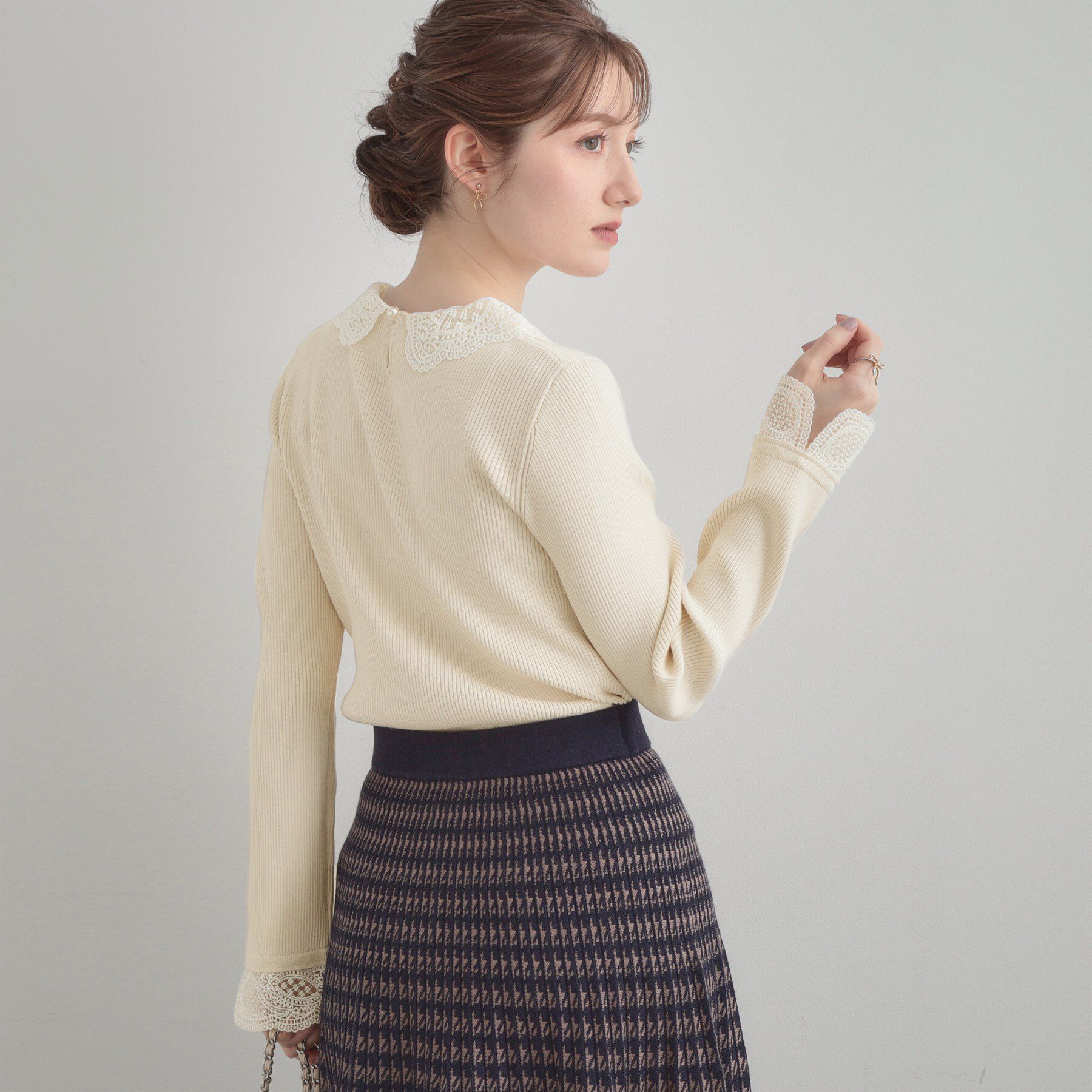 Couture broach「【着映え・フェミニン・通勤】レース衿カフス付きリブニット」|ニット・セーター|