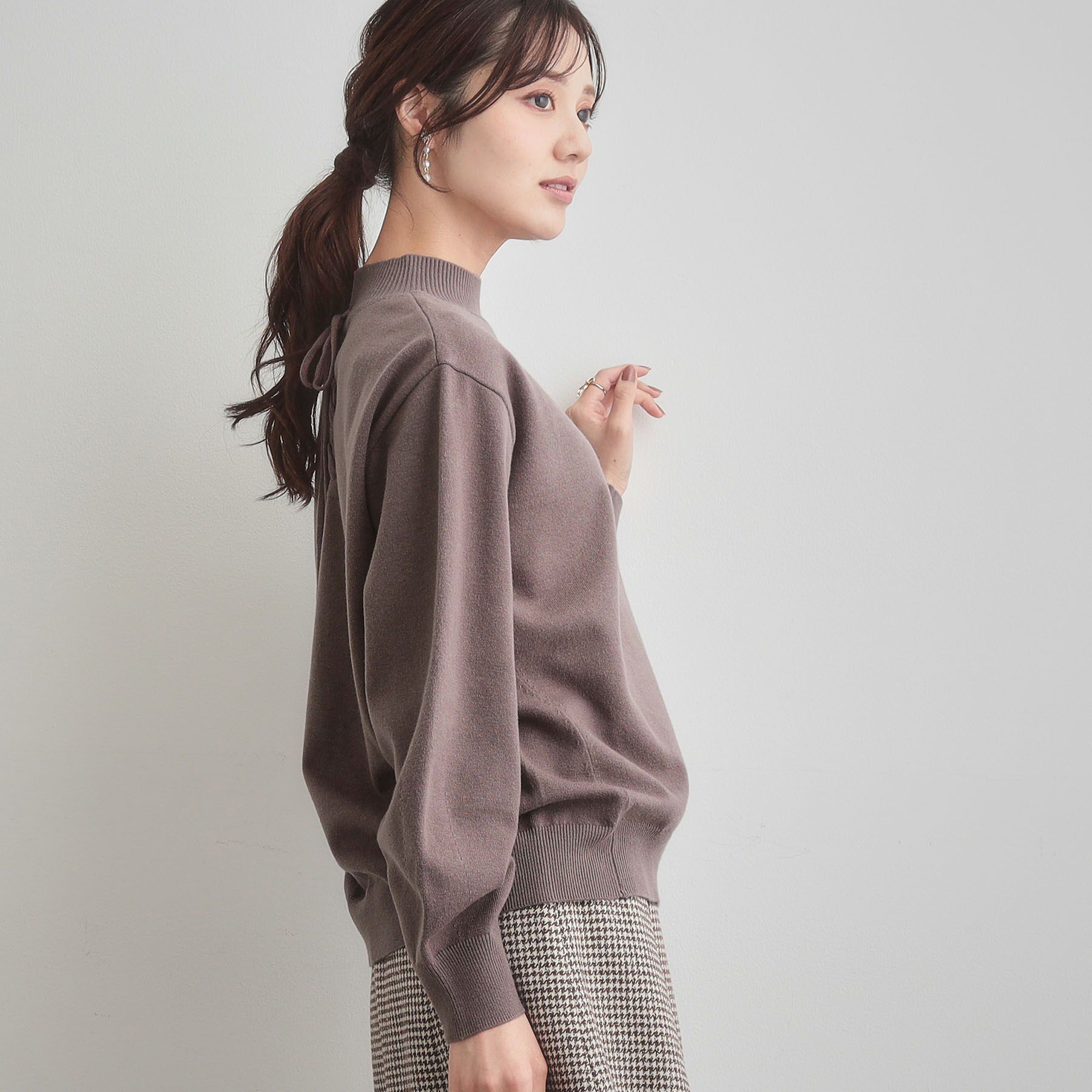 Couture broach「【後ろ姿も着映える・通勤】バックレースアップ微起毛ニット」|ニット・セーター|